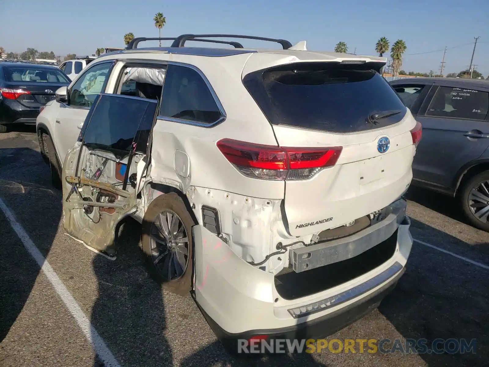 3 Photograph of a damaged car 5TDJGRFH7KS052520 TOYOTA HIGHLANDER 2019