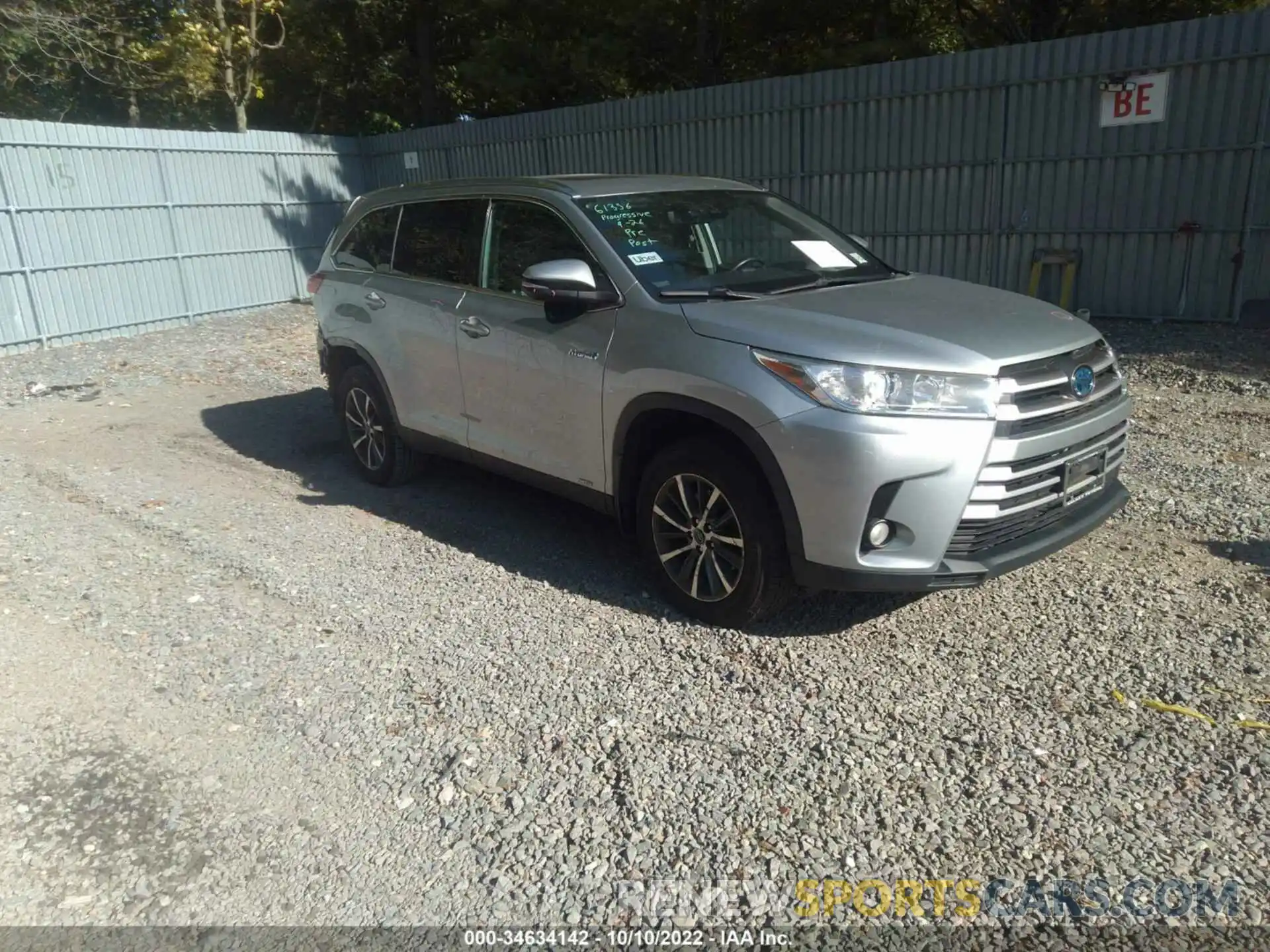 1 Photograph of a damaged car 5TDJGRFH7KS054803 TOYOTA HIGHLANDER 2019