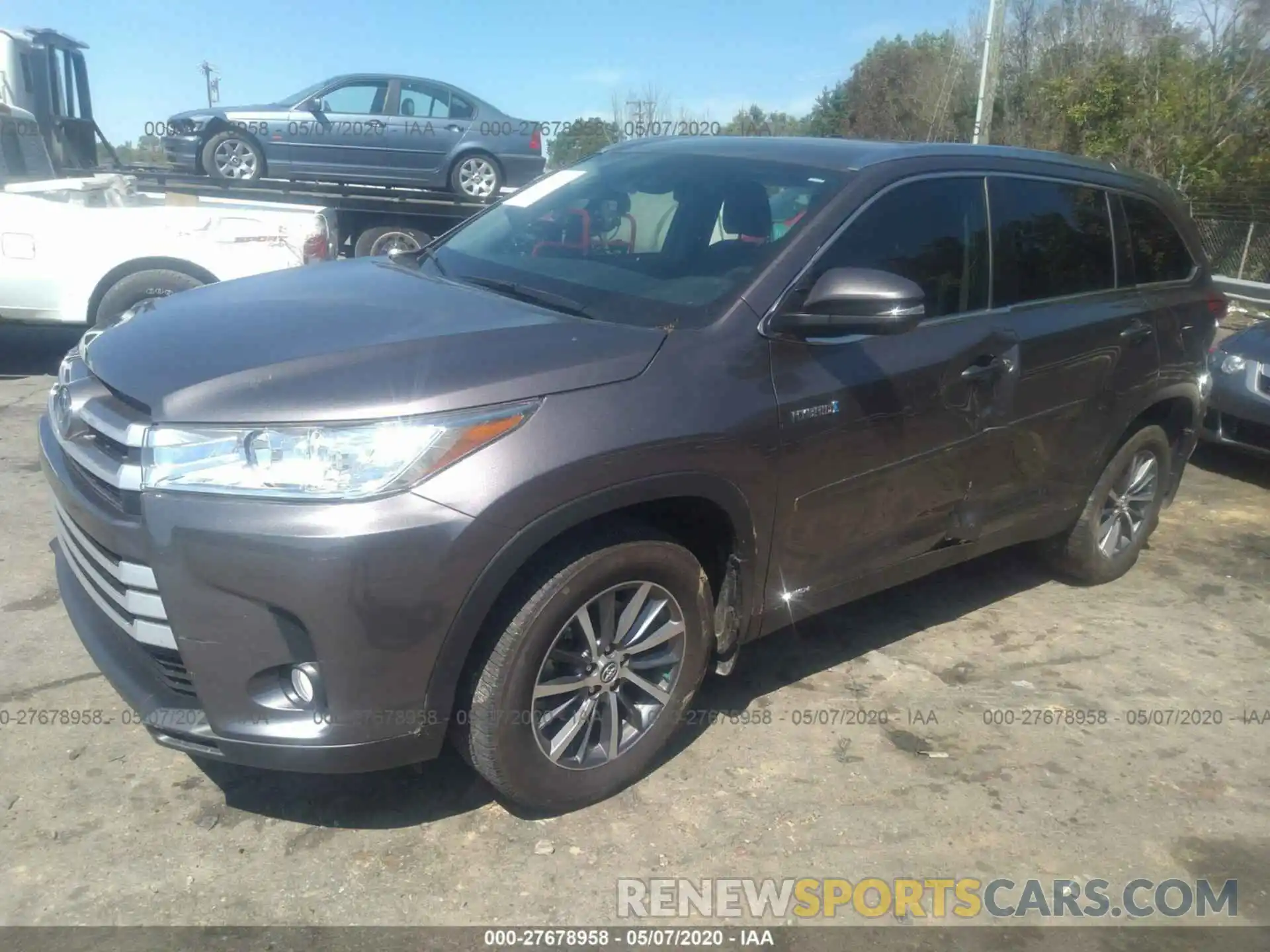 2 Photograph of a damaged car 5TDJGRFH7KS056762 TOYOTA HIGHLANDER 2019