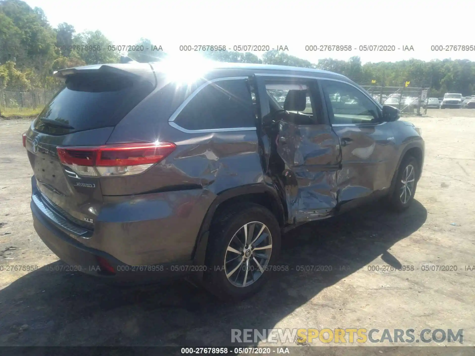 4 Photograph of a damaged car 5TDJGRFH7KS056762 TOYOTA HIGHLANDER 2019