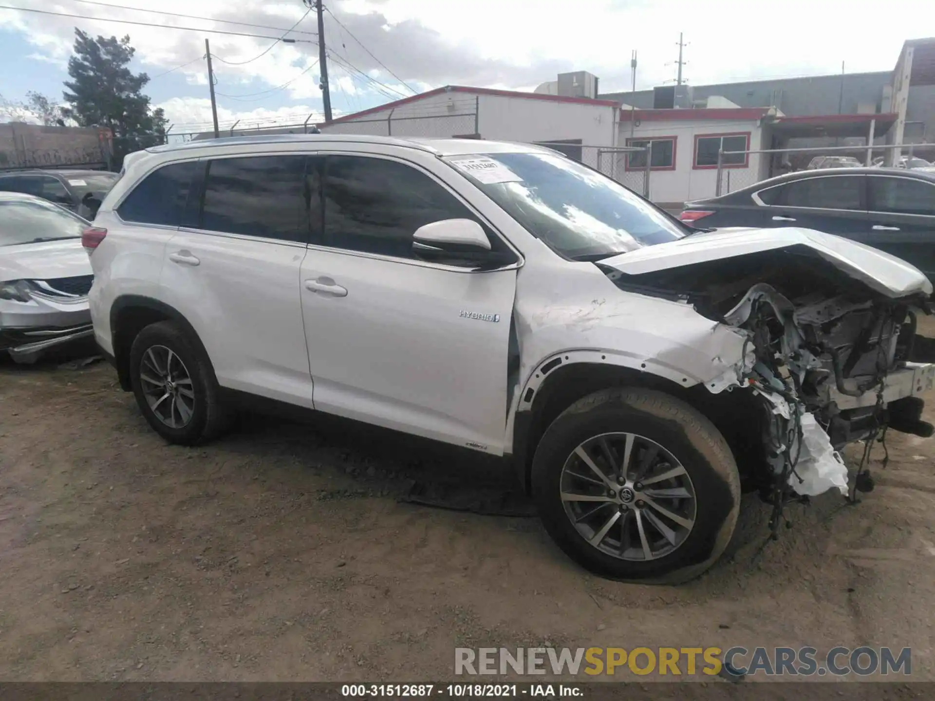 1 Photograph of a damaged car 5TDJGRFH7KS065655 TOYOTA HIGHLANDER 2019