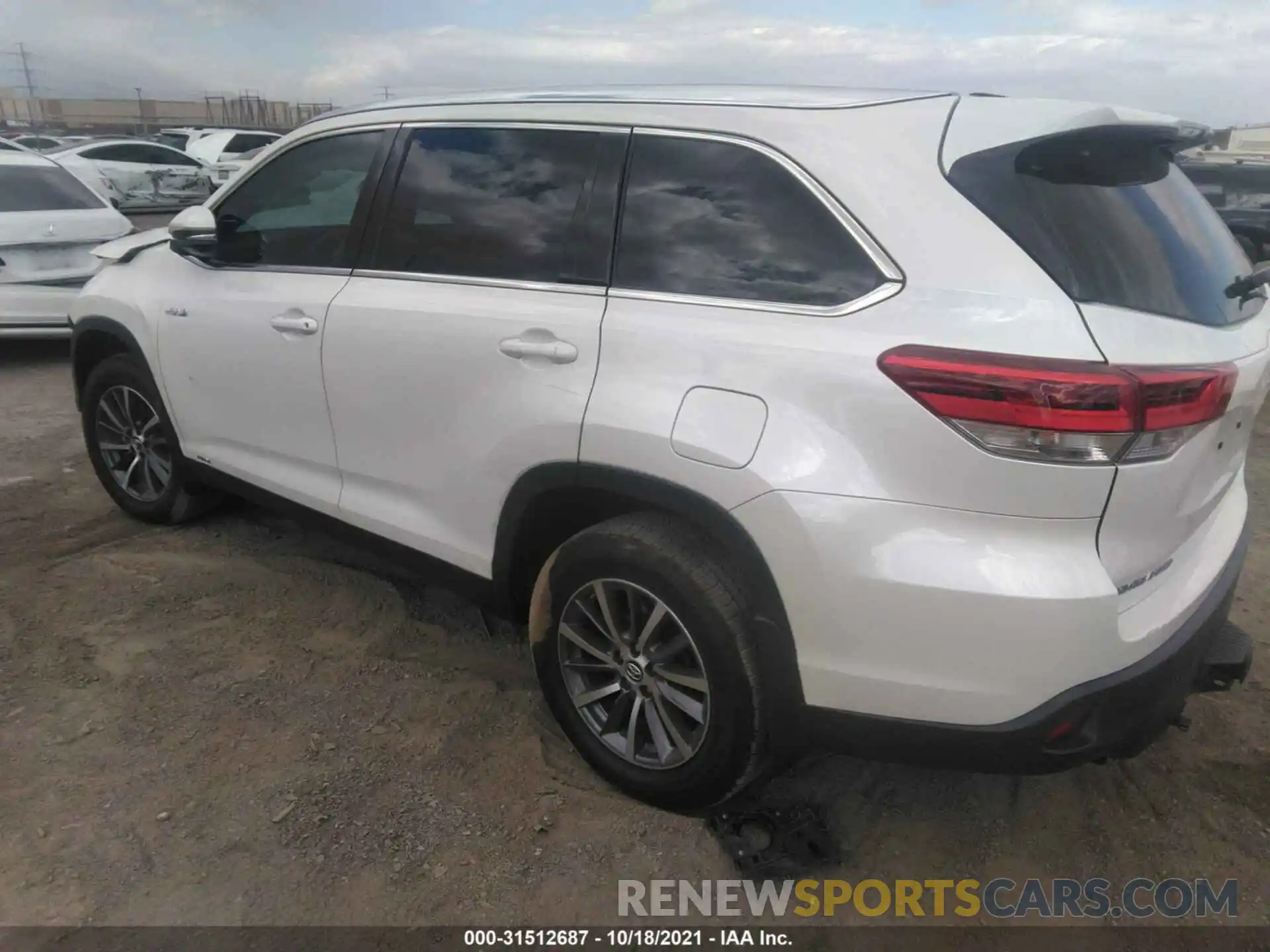 3 Photograph of a damaged car 5TDJGRFH7KS065655 TOYOTA HIGHLANDER 2019