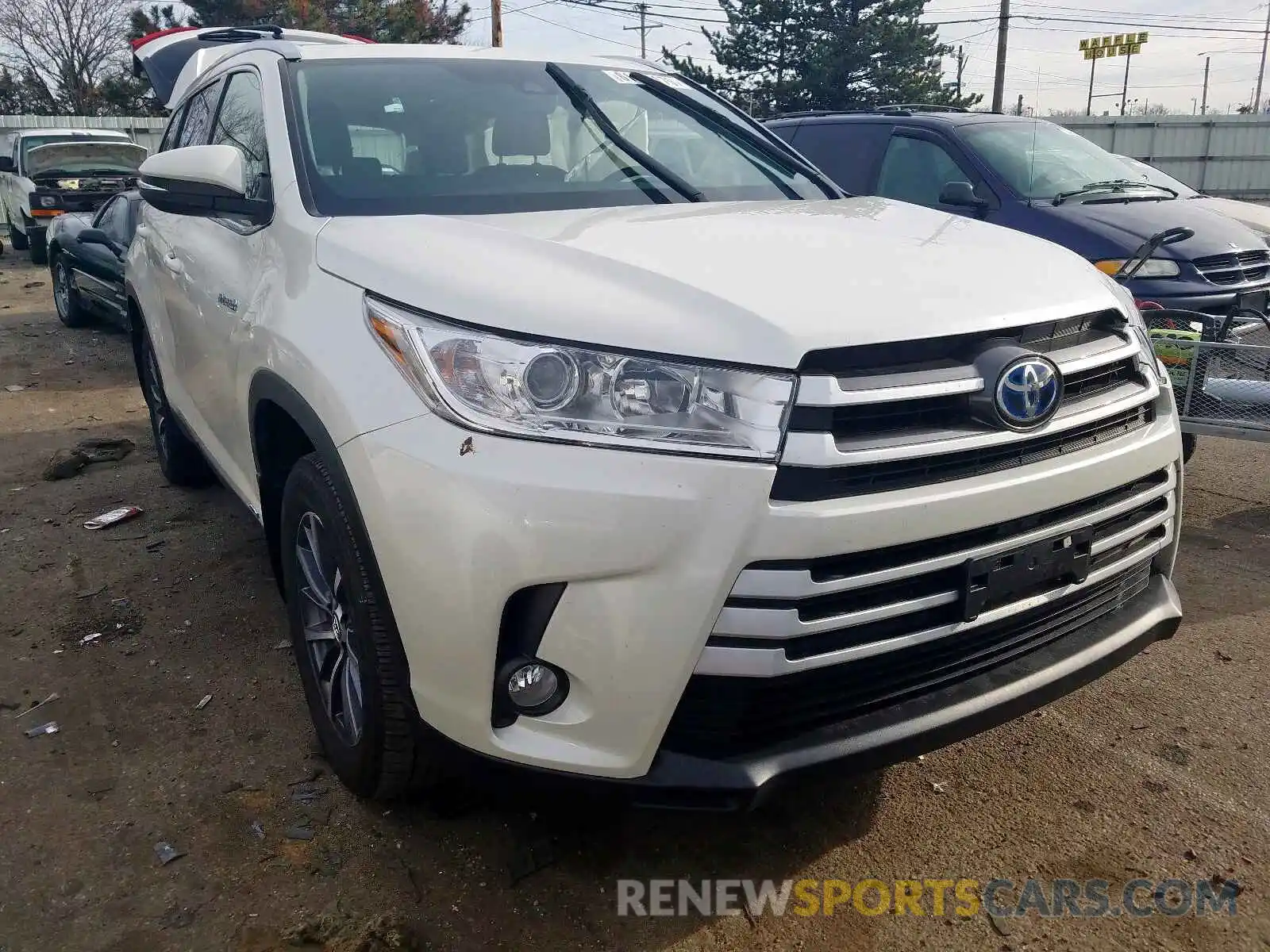 1 Photograph of a damaged car 5TDJGRFH7KS065719 TOYOTA HIGHLANDER 2019