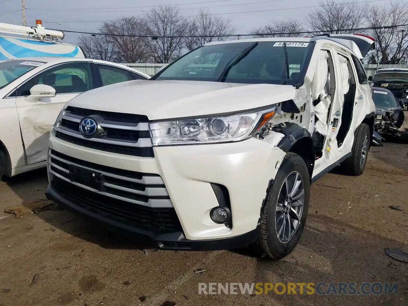 2 Photograph of a damaged car 5TDJGRFH7KS065719 TOYOTA HIGHLANDER 2019