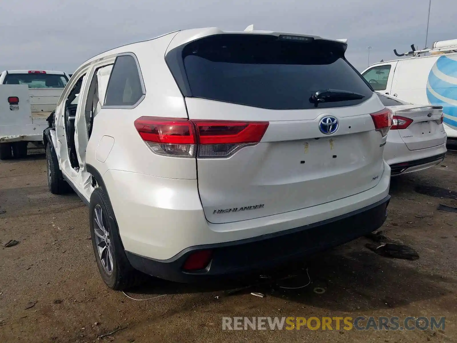 3 Photograph of a damaged car 5TDJGRFH7KS065719 TOYOTA HIGHLANDER 2019