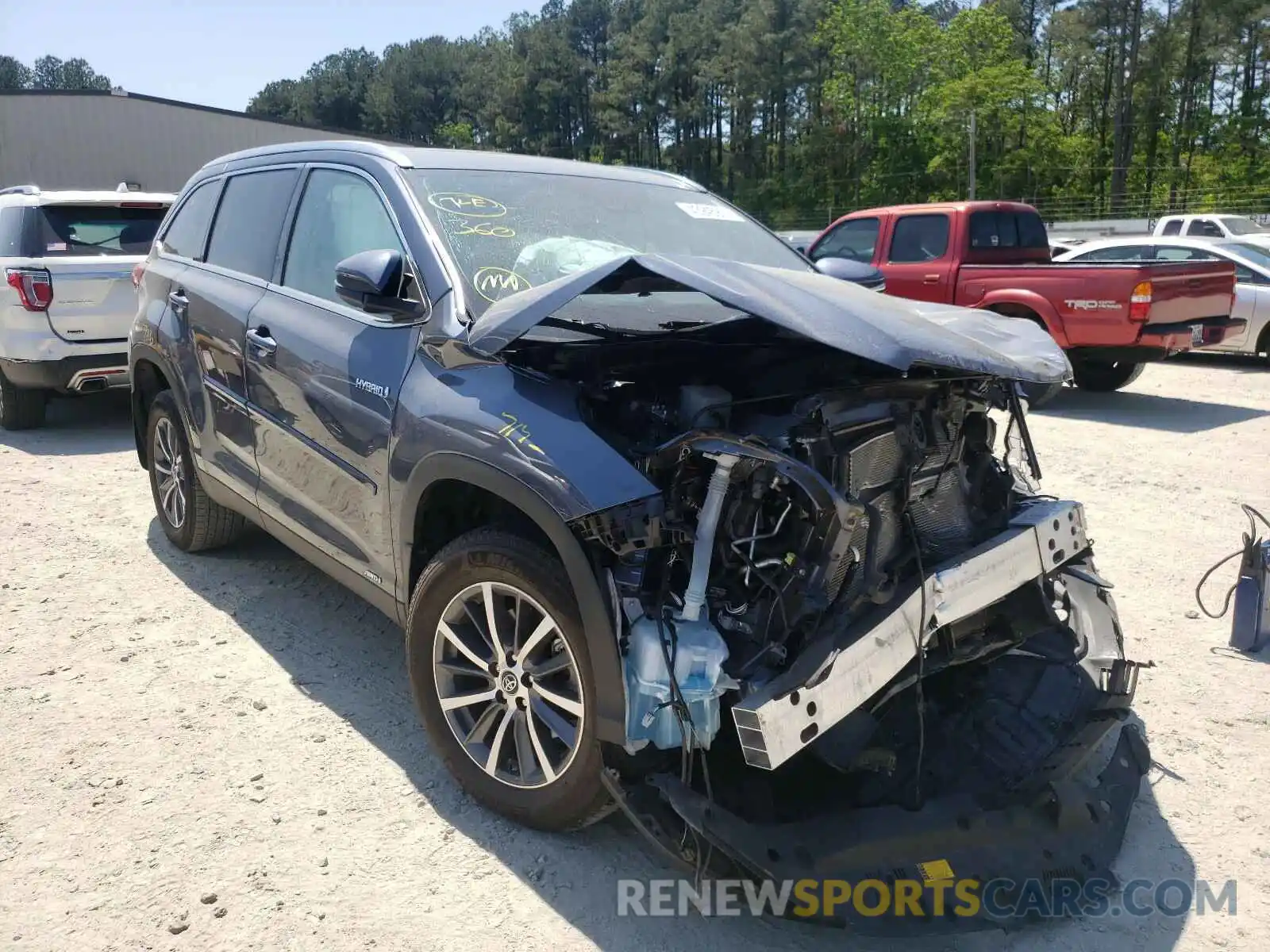 1 Photograph of a damaged car 5TDJGRFH7KS066207 TOYOTA HIGHLANDER 2019