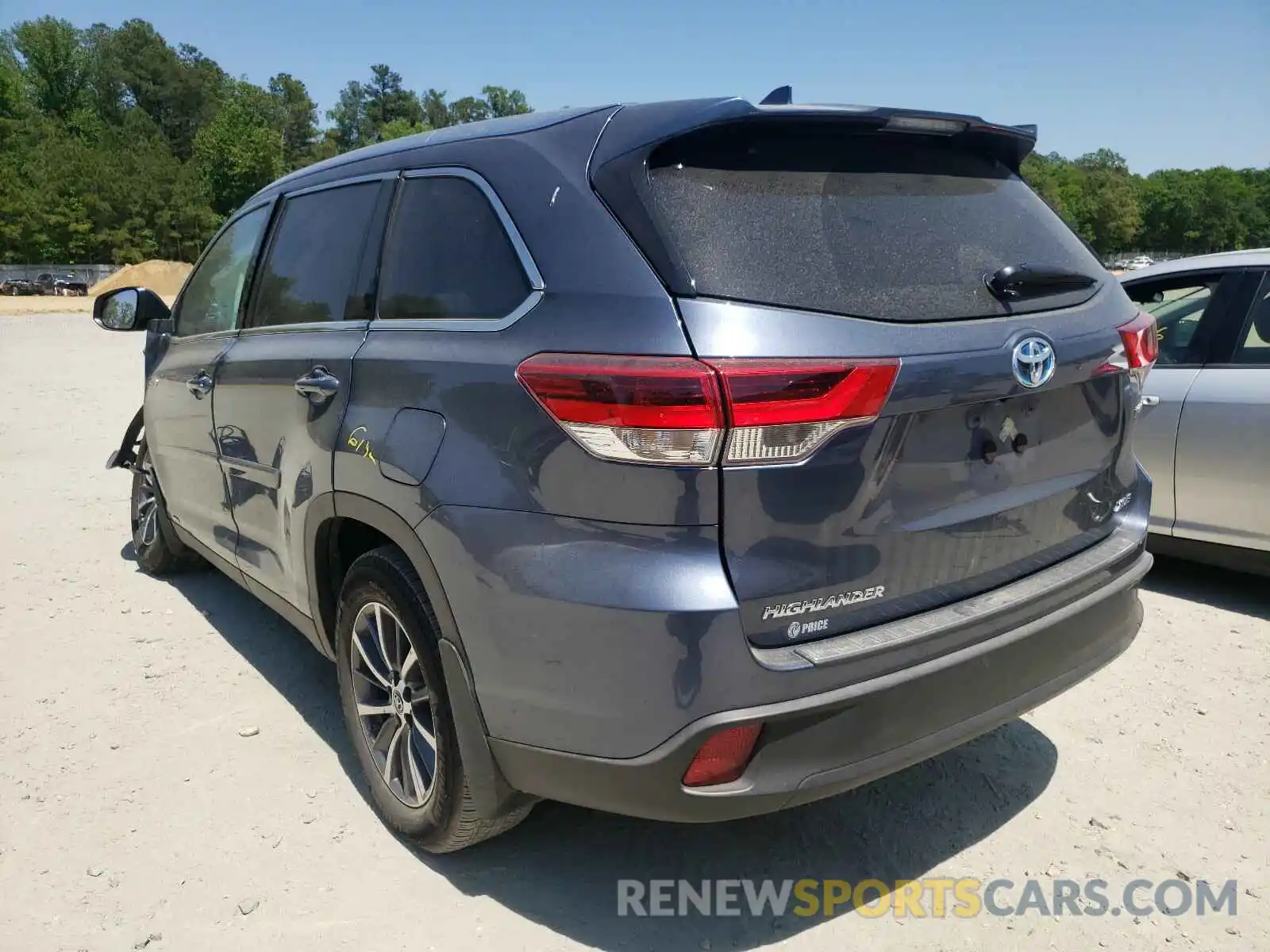 3 Photograph of a damaged car 5TDJGRFH7KS066207 TOYOTA HIGHLANDER 2019