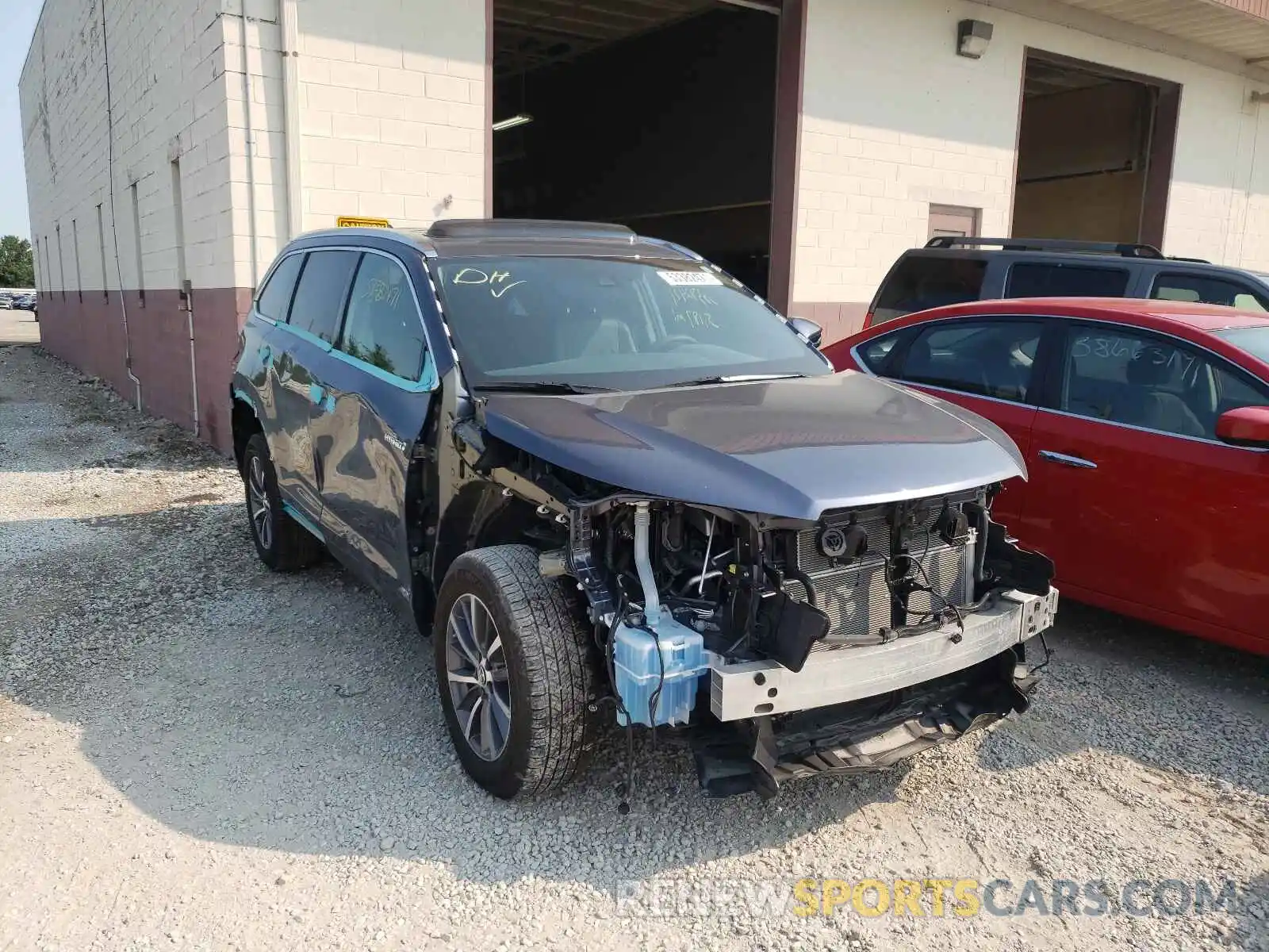 1 Photograph of a damaged car 5TDJGRFH7KS071617 TOYOTA HIGHLANDER 2019