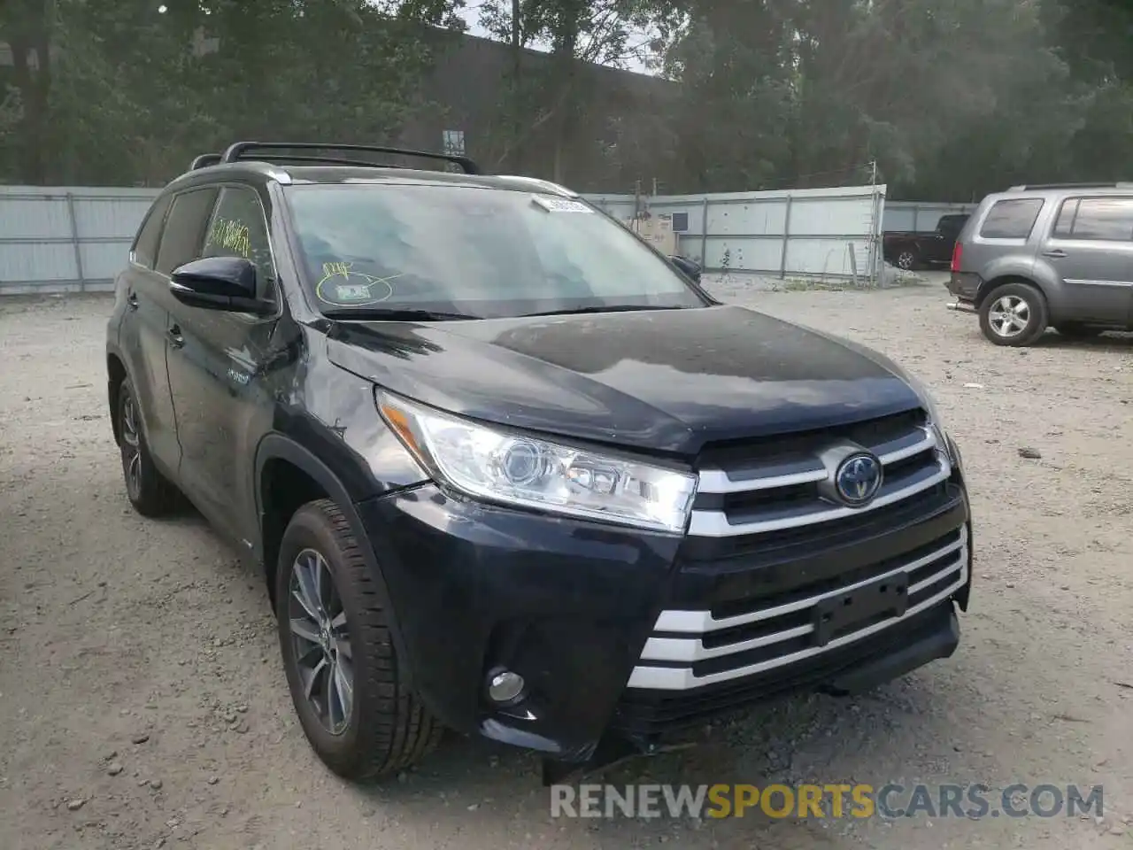 1 Photograph of a damaged car 5TDJGRFH7KS076591 TOYOTA HIGHLANDER 2019