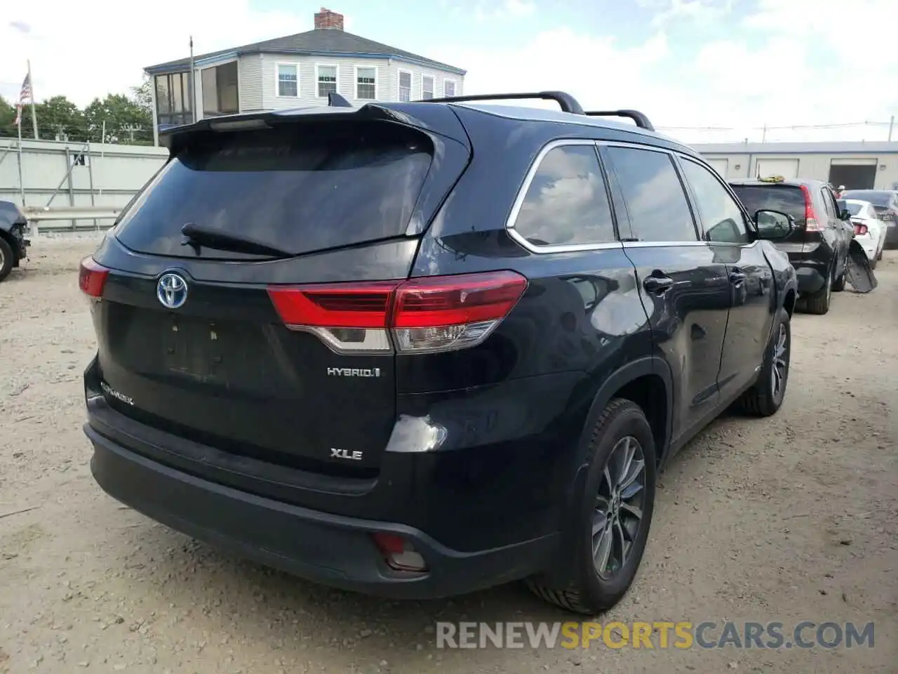 4 Photograph of a damaged car 5TDJGRFH7KS076591 TOYOTA HIGHLANDER 2019