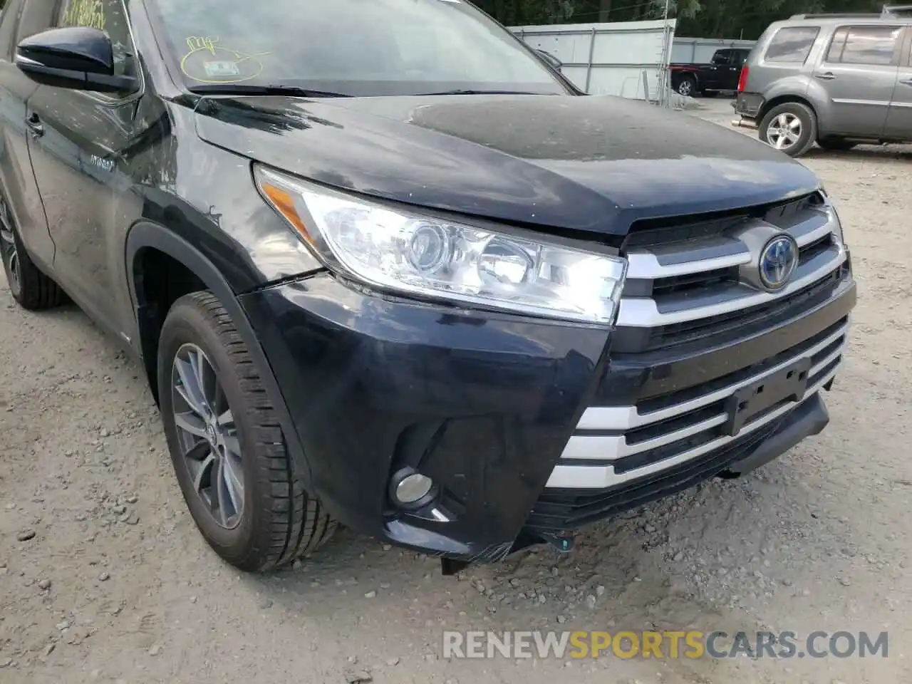 9 Photograph of a damaged car 5TDJGRFH7KS076591 TOYOTA HIGHLANDER 2019