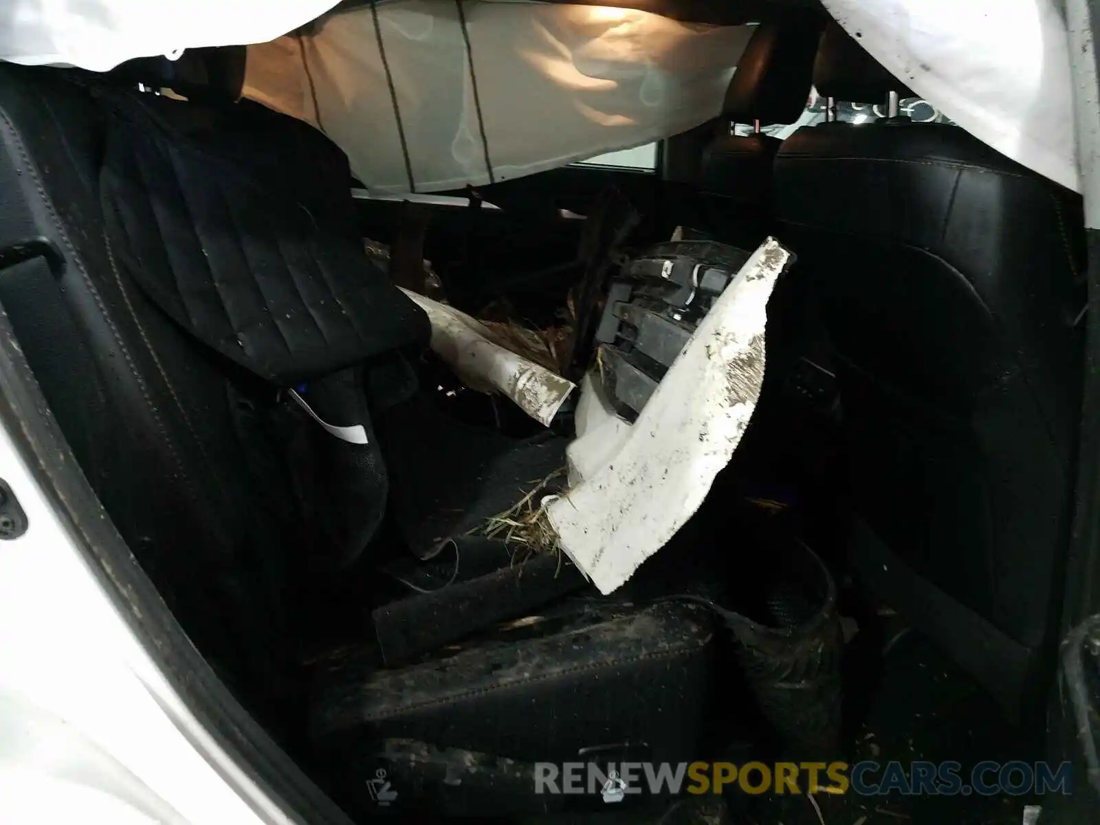 6 Photograph of a damaged car 5TDJGRFH8KS054115 TOYOTA HIGHLANDER 2019