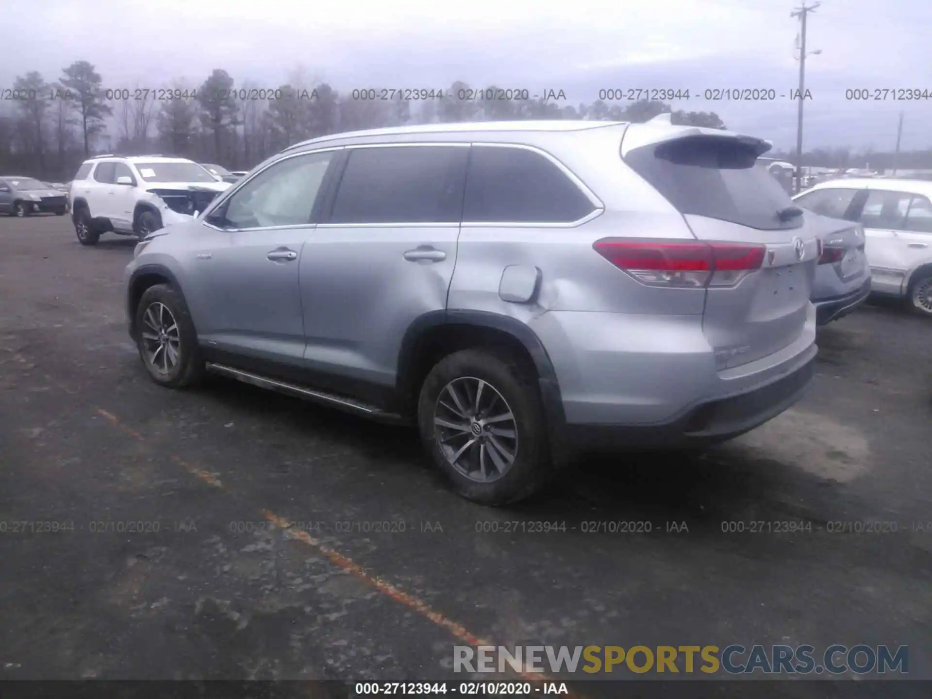 3 Photograph of a damaged car 5TDJGRFH8KS058097 TOYOTA HIGHLANDER 2019