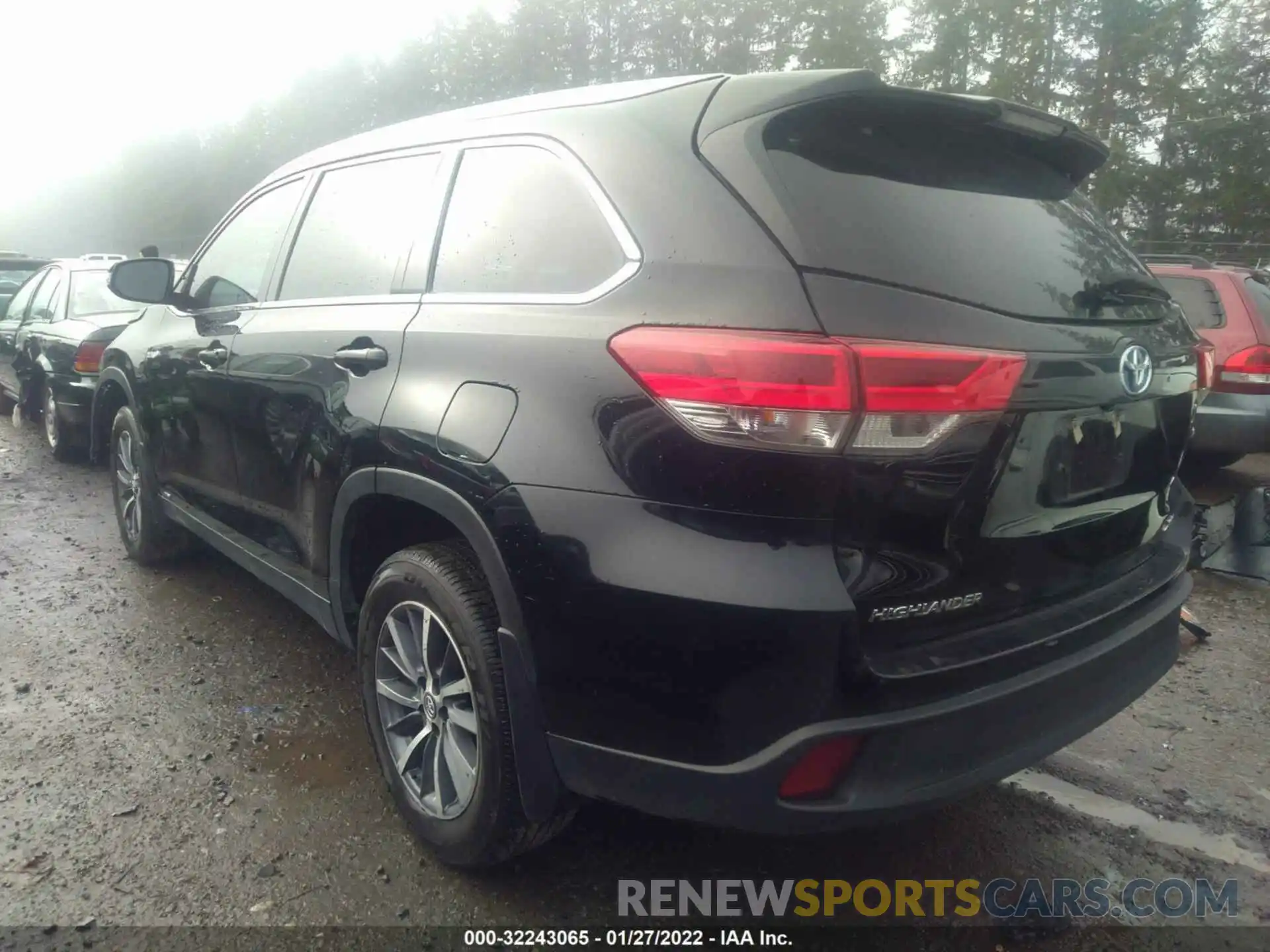 3 Photograph of a damaged car 5TDJGRFH8KS061517 TOYOTA HIGHLANDER 2019