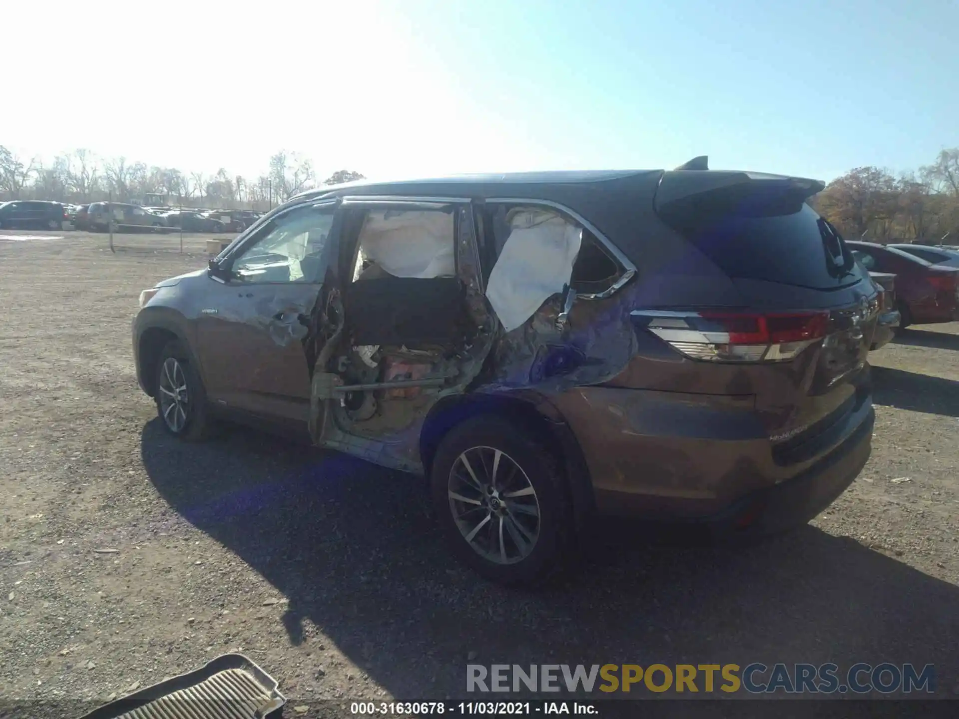 3 Photograph of a damaged car 5TDJGRFH8KS062697 TOYOTA HIGHLANDER 2019