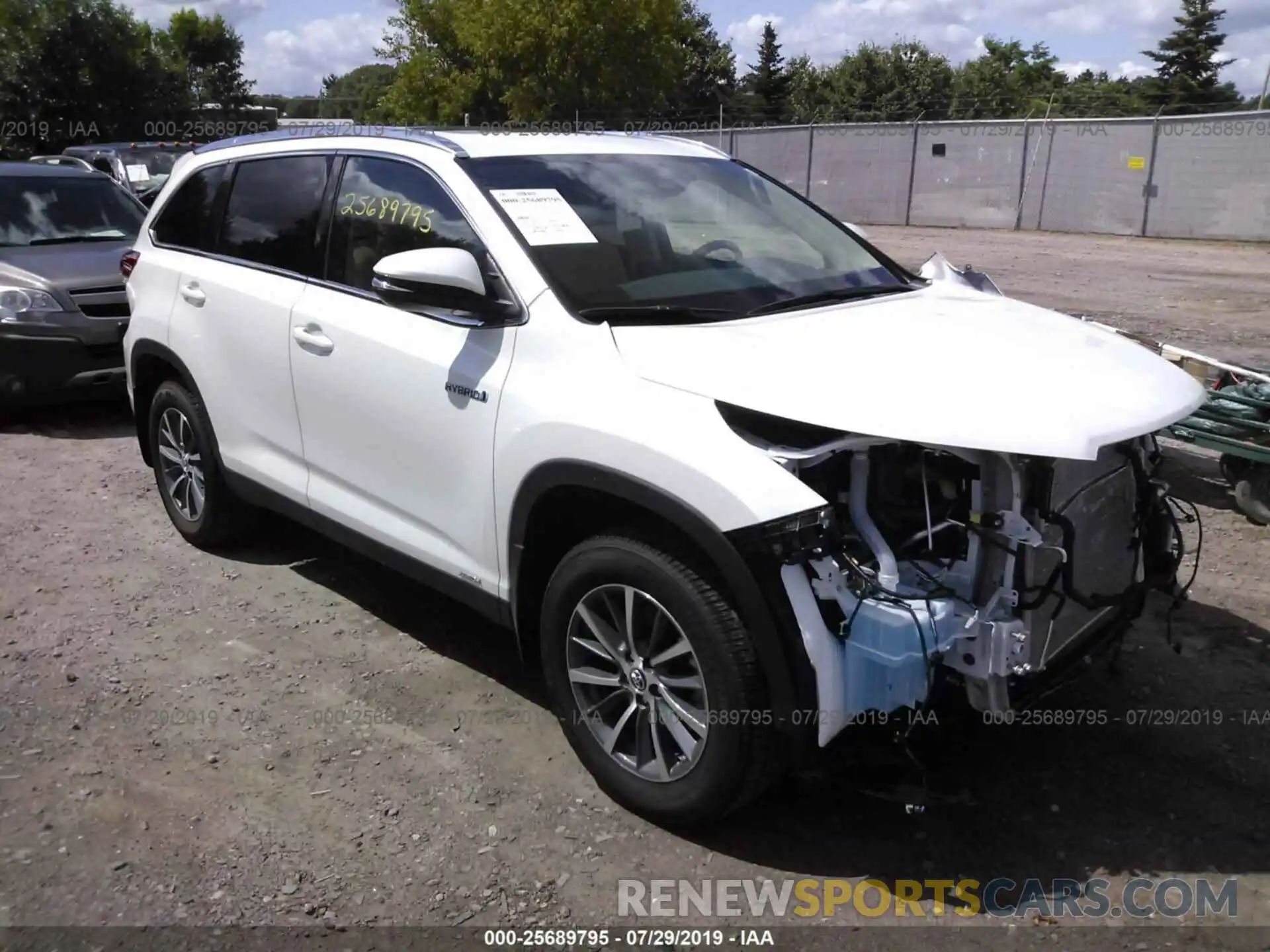 1 Photograph of a damaged car 5TDJGRFH8KS064644 TOYOTA HIGHLANDER 2019