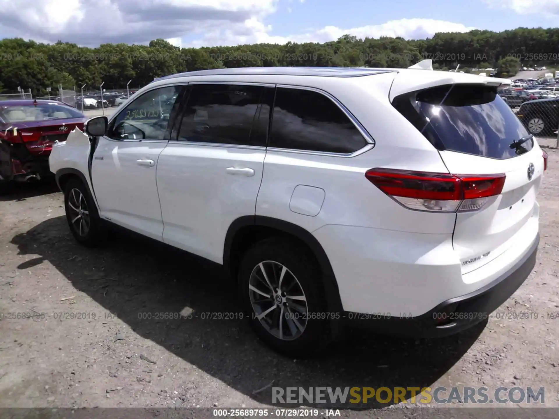 3 Photograph of a damaged car 5TDJGRFH8KS064644 TOYOTA HIGHLANDER 2019