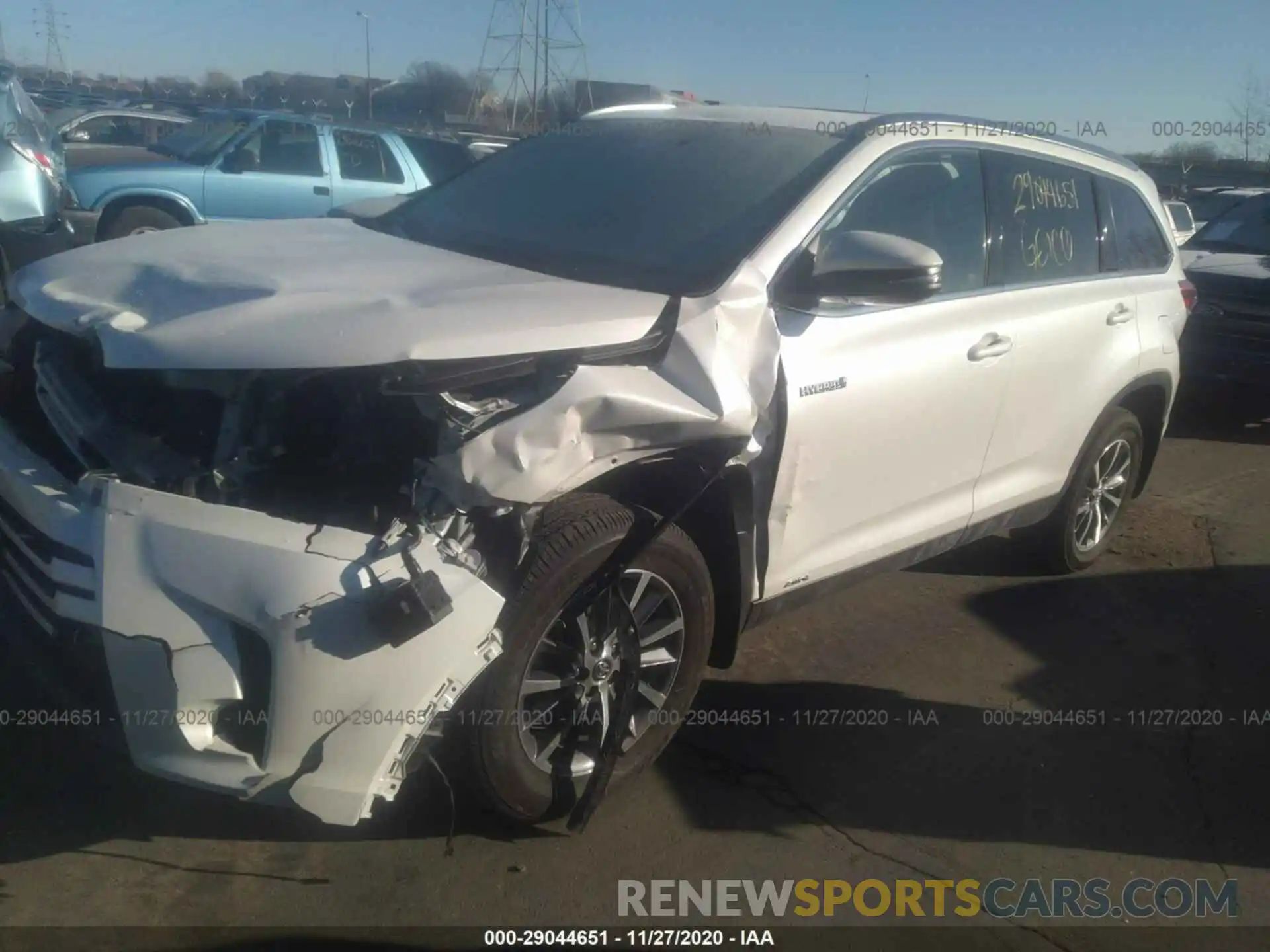 2 Photograph of a damaged car 5TDJGRFH8KS066927 TOYOTA HIGHLANDER 2019