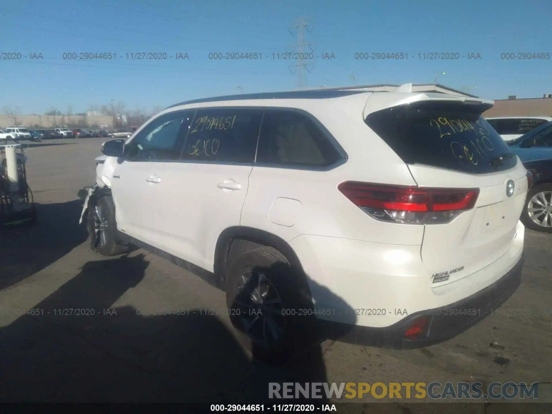 3 Photograph of a damaged car 5TDJGRFH8KS066927 TOYOTA HIGHLANDER 2019