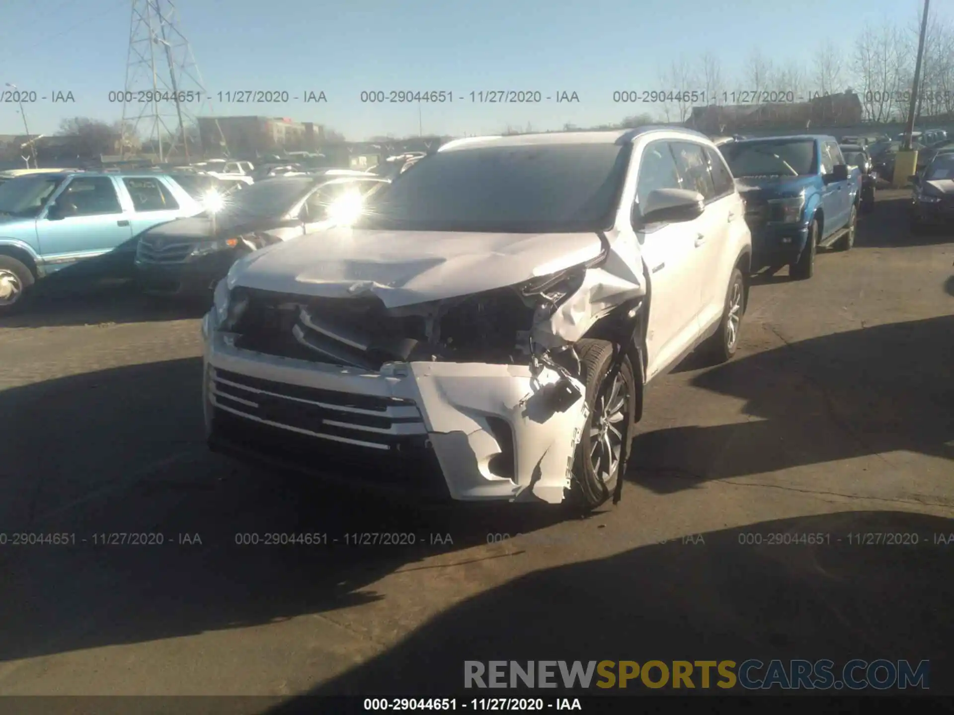 6 Photograph of a damaged car 5TDJGRFH8KS066927 TOYOTA HIGHLANDER 2019