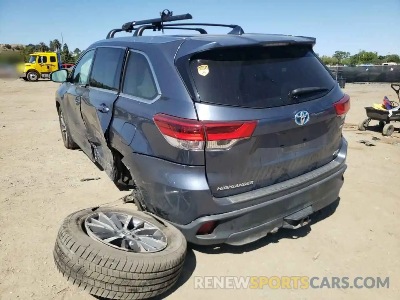 3 Photograph of a damaged car 5TDJGRFH8KS066992 TOYOTA HIGHLANDER 2019