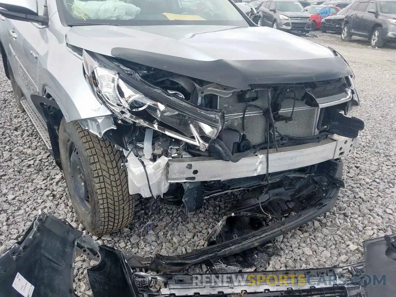 9 Photograph of a damaged car 5TDJGRFH8KS070525 TOYOTA HIGHLANDER 2019