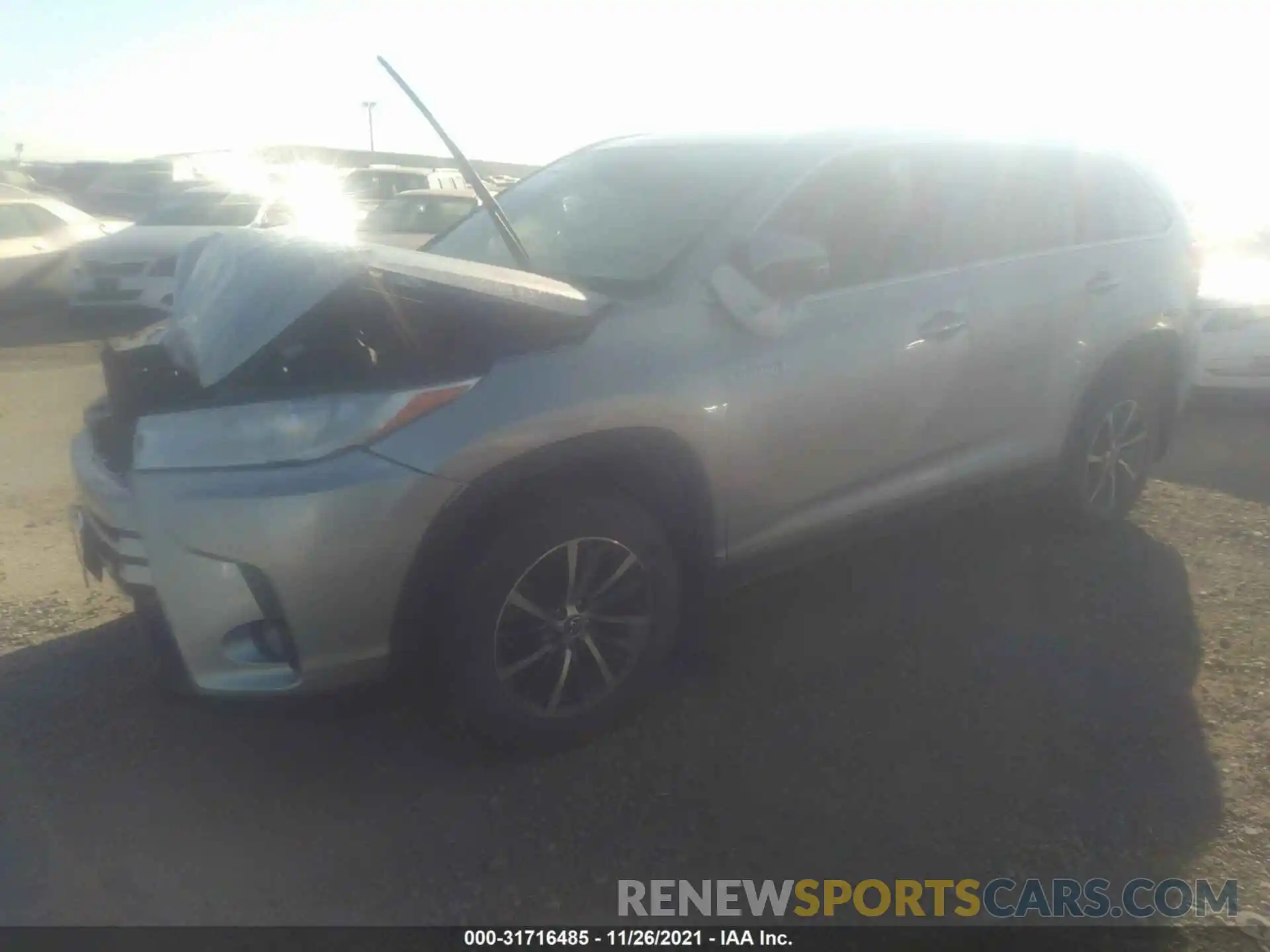 2 Photograph of a damaged car 5TDJGRFH8KS072923 TOYOTA HIGHLANDER 2019