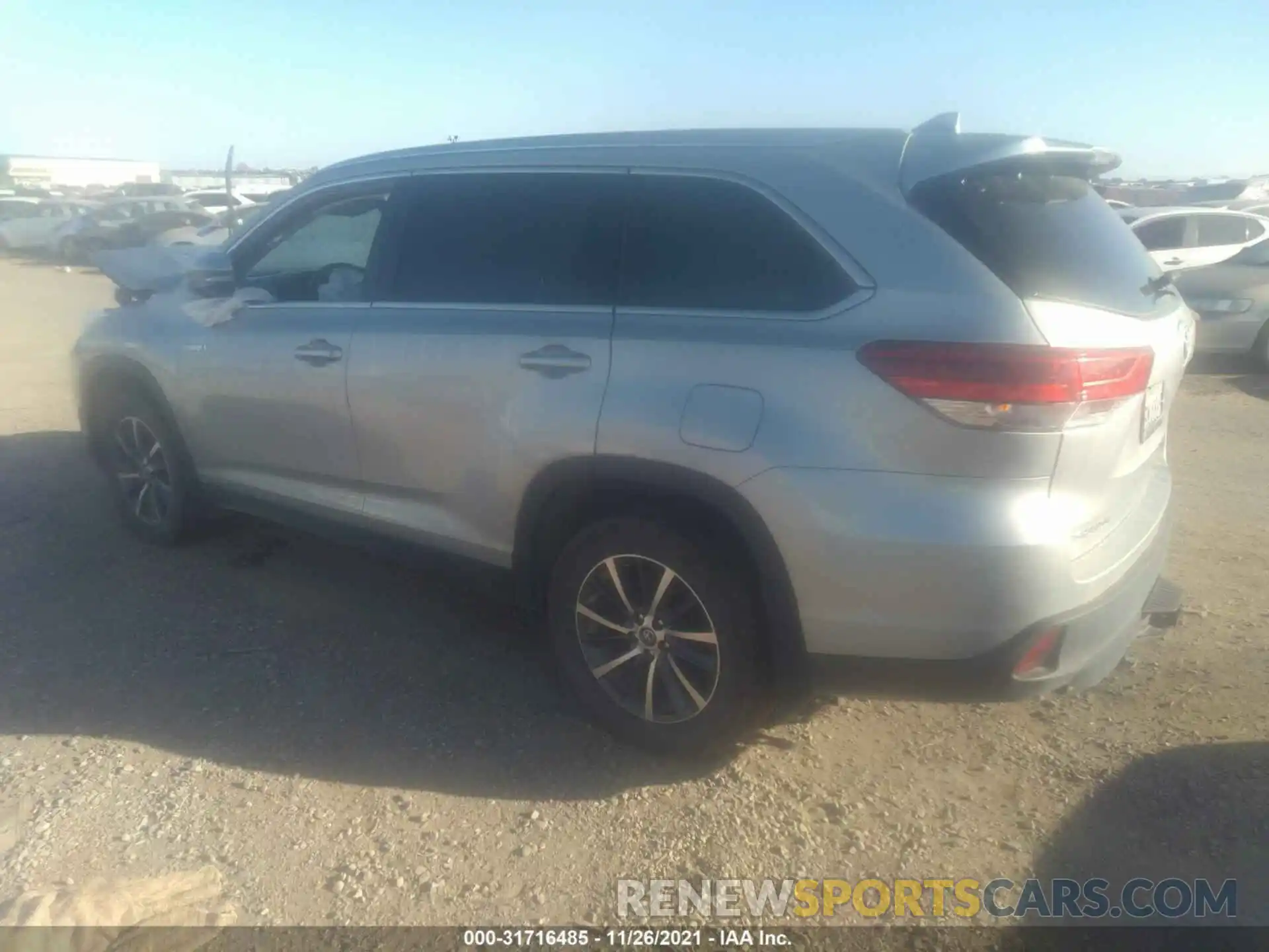 3 Photograph of a damaged car 5TDJGRFH8KS072923 TOYOTA HIGHLANDER 2019