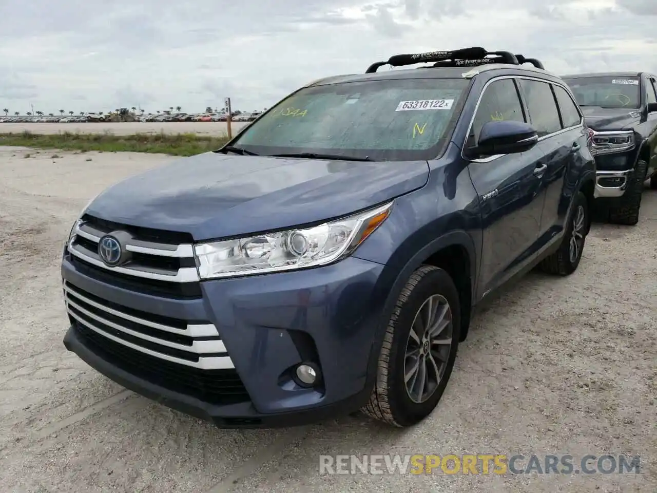 2 Photograph of a damaged car 5TDJGRFH8KS075210 TOYOTA HIGHLANDER 2019