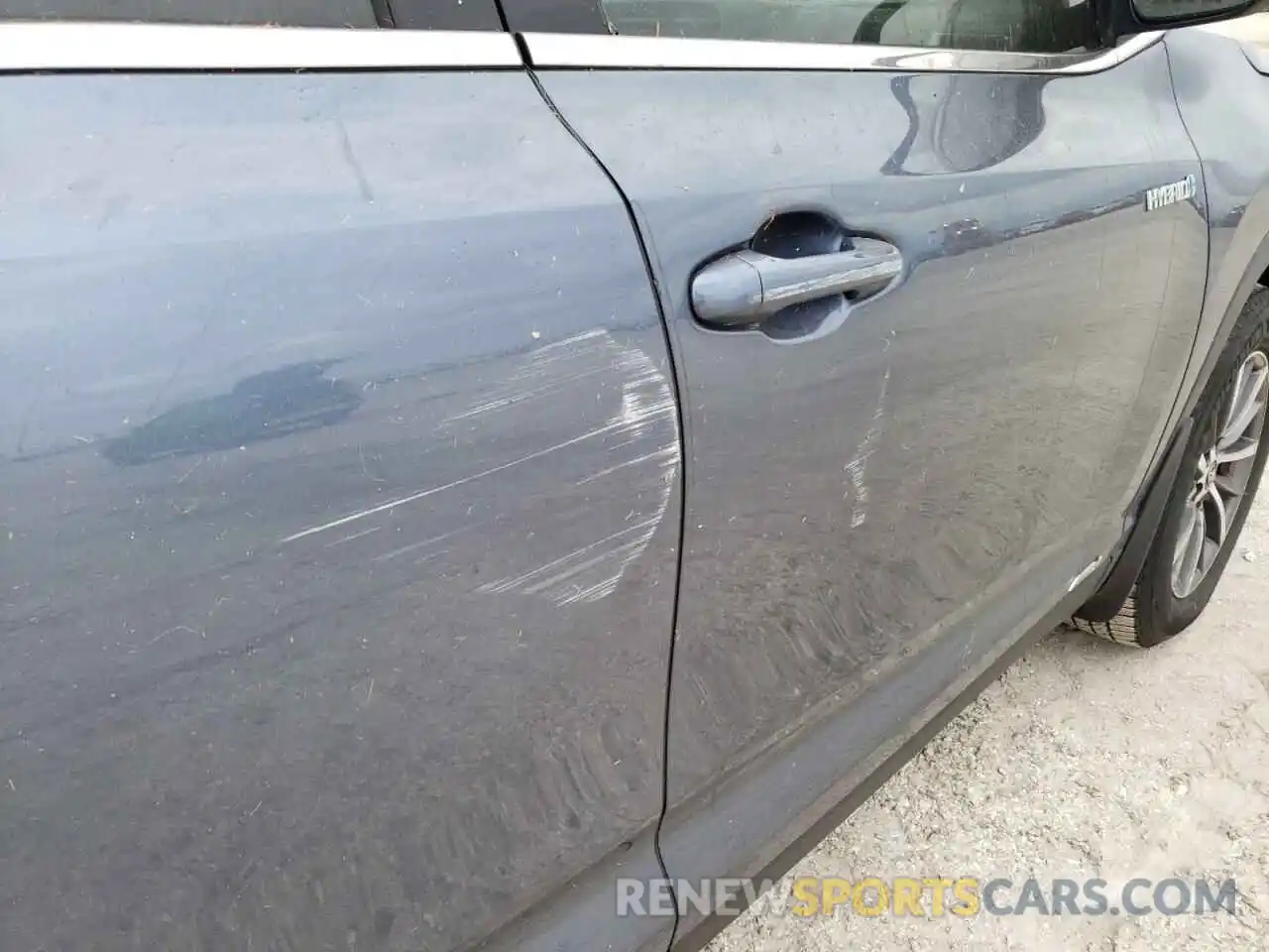 9 Photograph of a damaged car 5TDJGRFH8KS075210 TOYOTA HIGHLANDER 2019