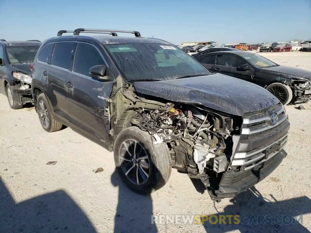 1 Photograph of a damaged car 5TDJGRFH8KS075370 TOYOTA HIGHLANDER 2019