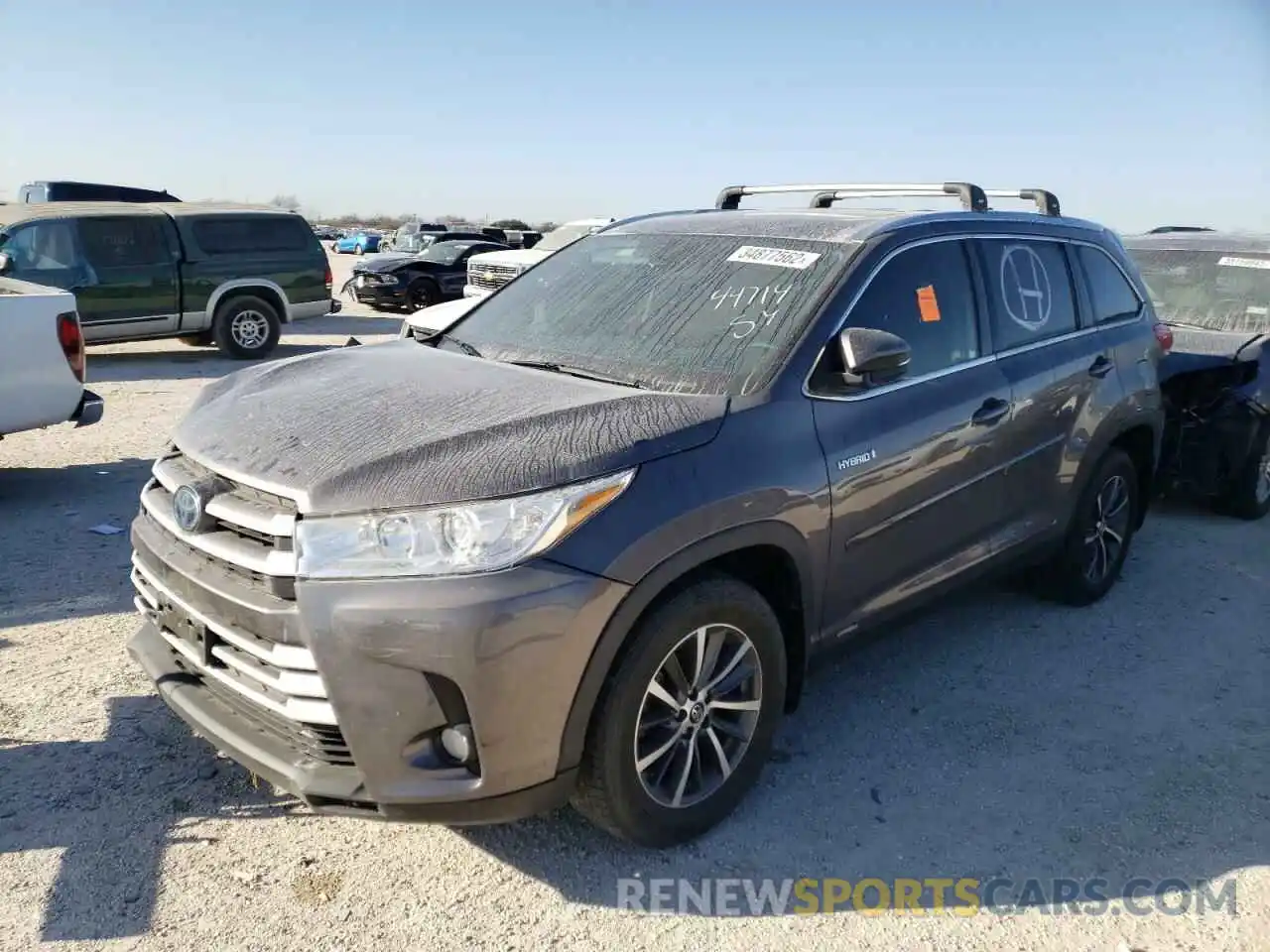 2 Photograph of a damaged car 5TDJGRFH8KS075370 TOYOTA HIGHLANDER 2019