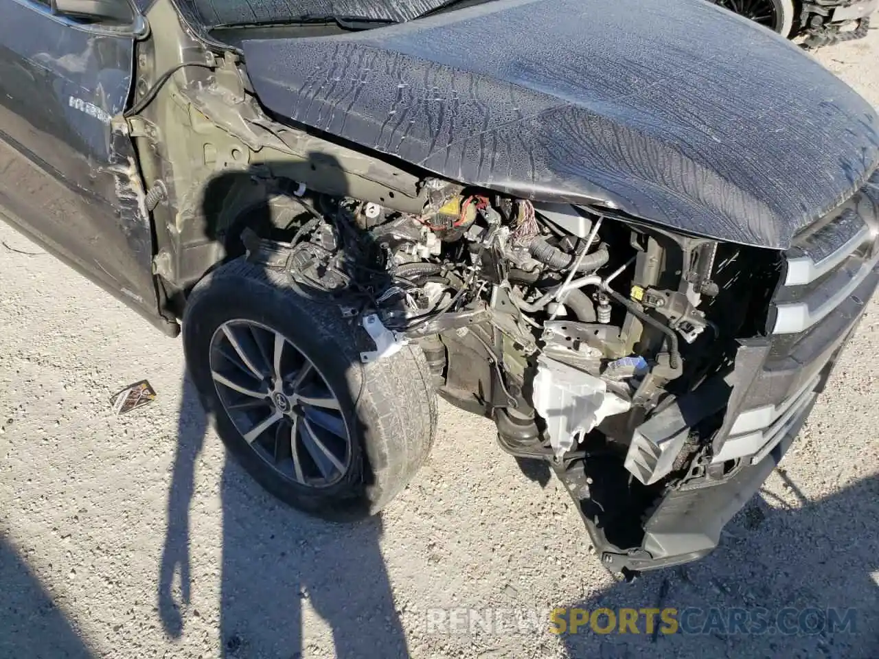 9 Photograph of a damaged car 5TDJGRFH8KS075370 TOYOTA HIGHLANDER 2019