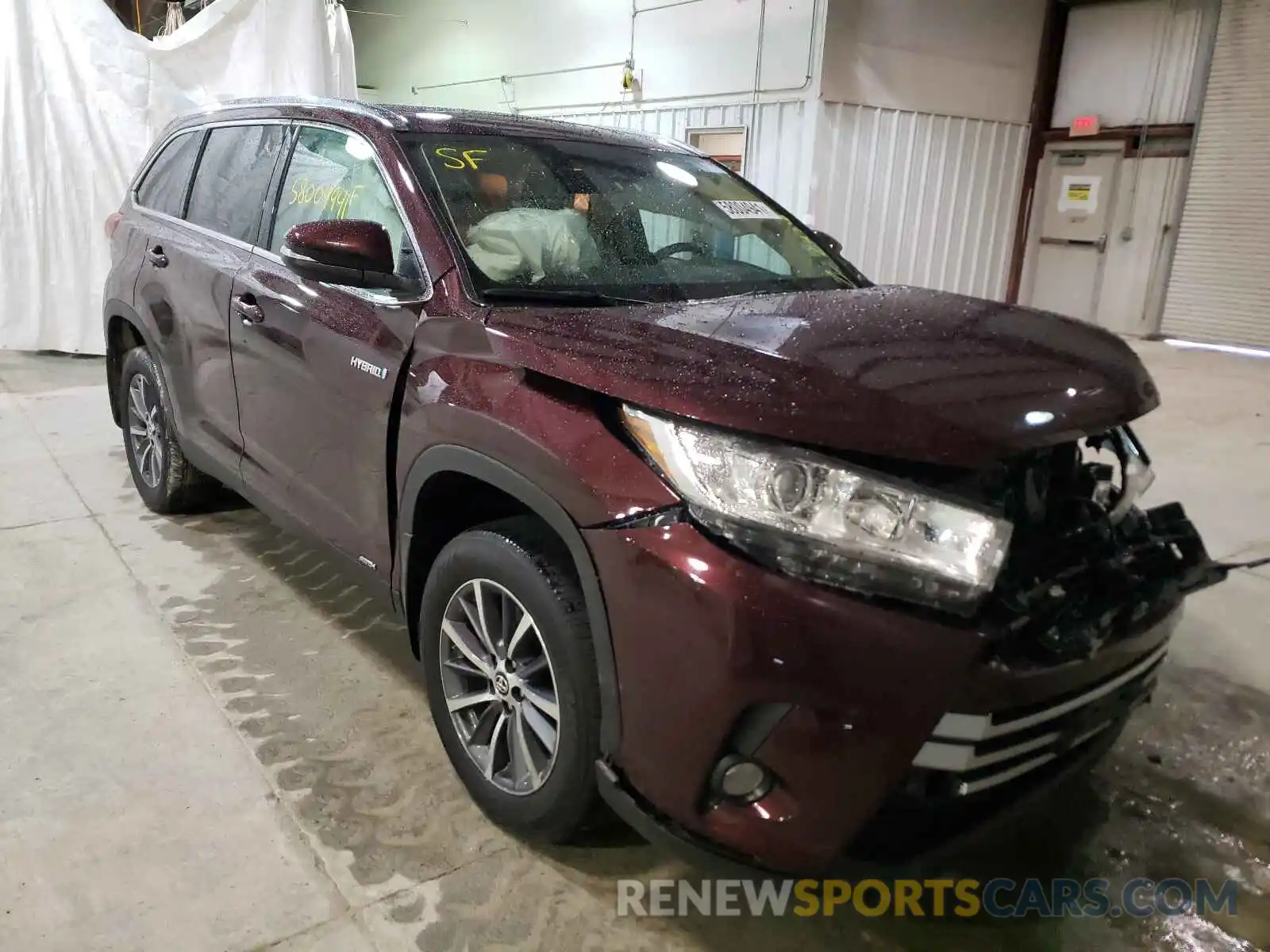 1 Photograph of a damaged car 5TDJGRFH8KS075921 TOYOTA HIGHLANDER 2019