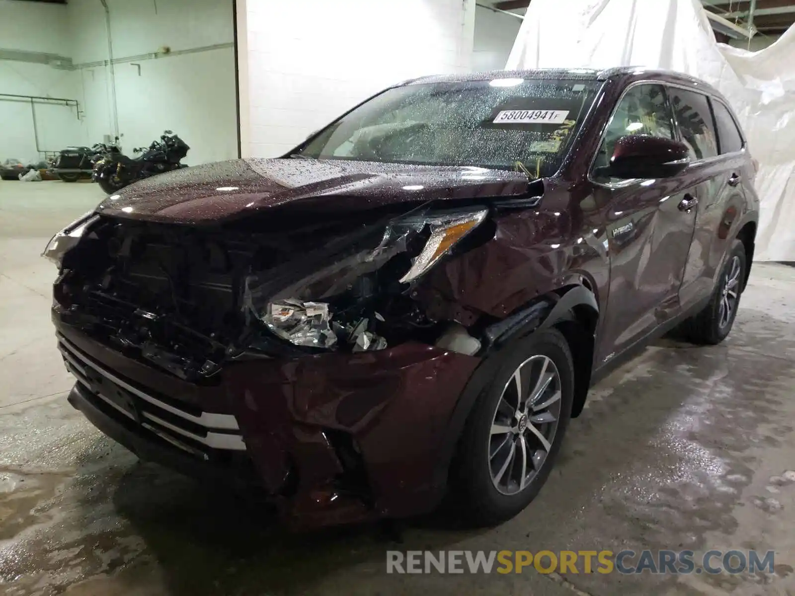 2 Photograph of a damaged car 5TDJGRFH8KS075921 TOYOTA HIGHLANDER 2019