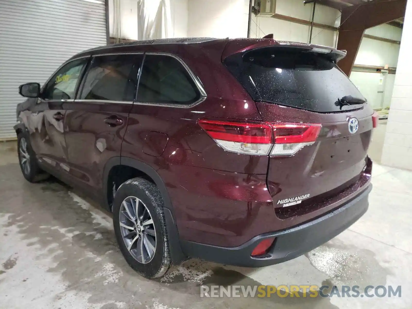 3 Photograph of a damaged car 5TDJGRFH8KS075921 TOYOTA HIGHLANDER 2019