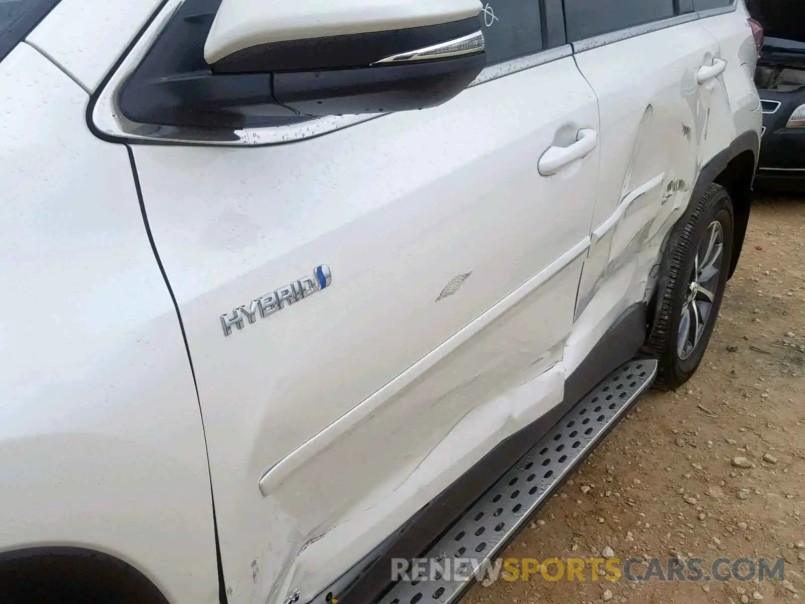 9 Photograph of a damaged car 5TDJGRFH9KS054236 TOYOTA HIGHLANDER 2019