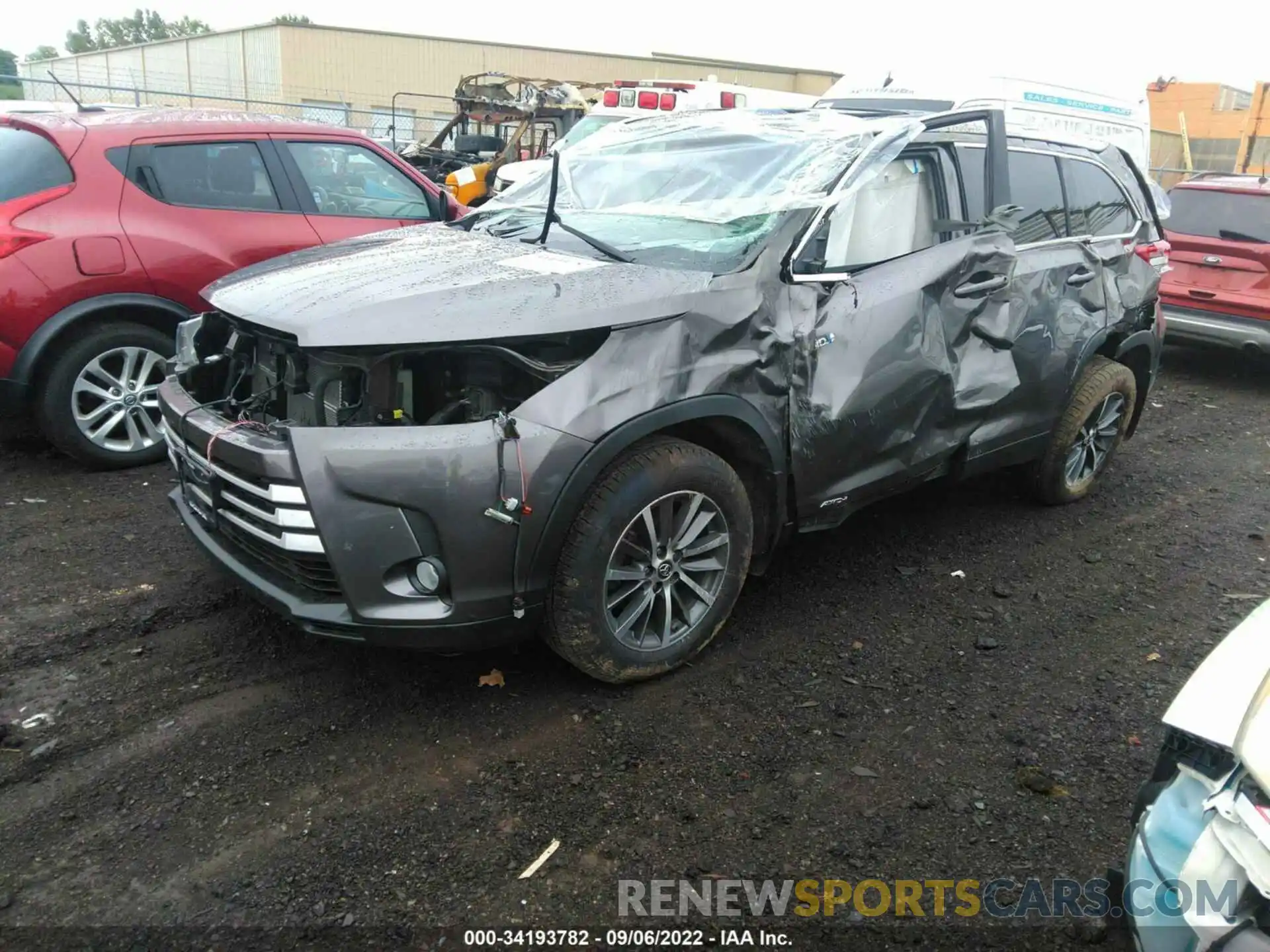 2 Photograph of a damaged car 5TDJGRFH9KS057556 TOYOTA HIGHLANDER 2019