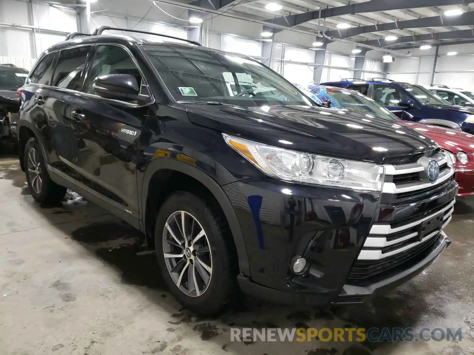 1 Photograph of a damaged car 5TDJGRFH9KS060456 TOYOTA HIGHLANDER 2019