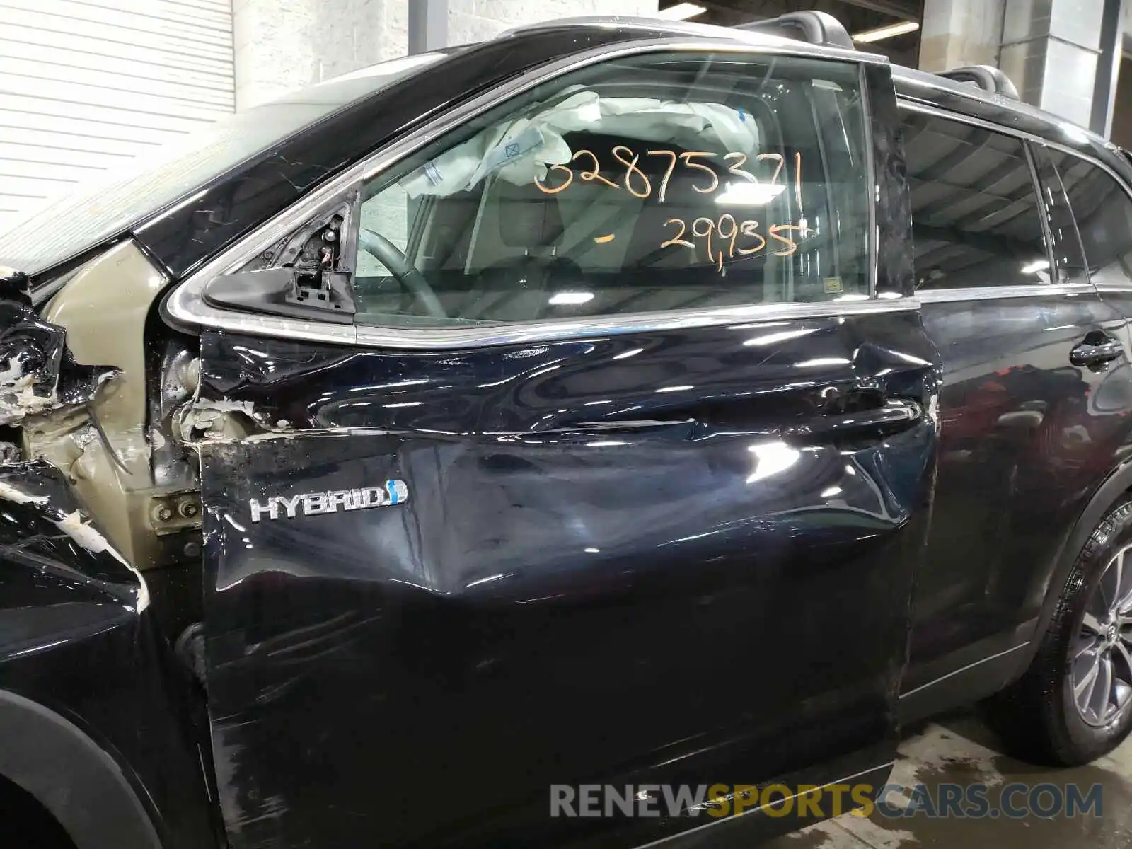 9 Photograph of a damaged car 5TDJGRFH9KS060456 TOYOTA HIGHLANDER 2019