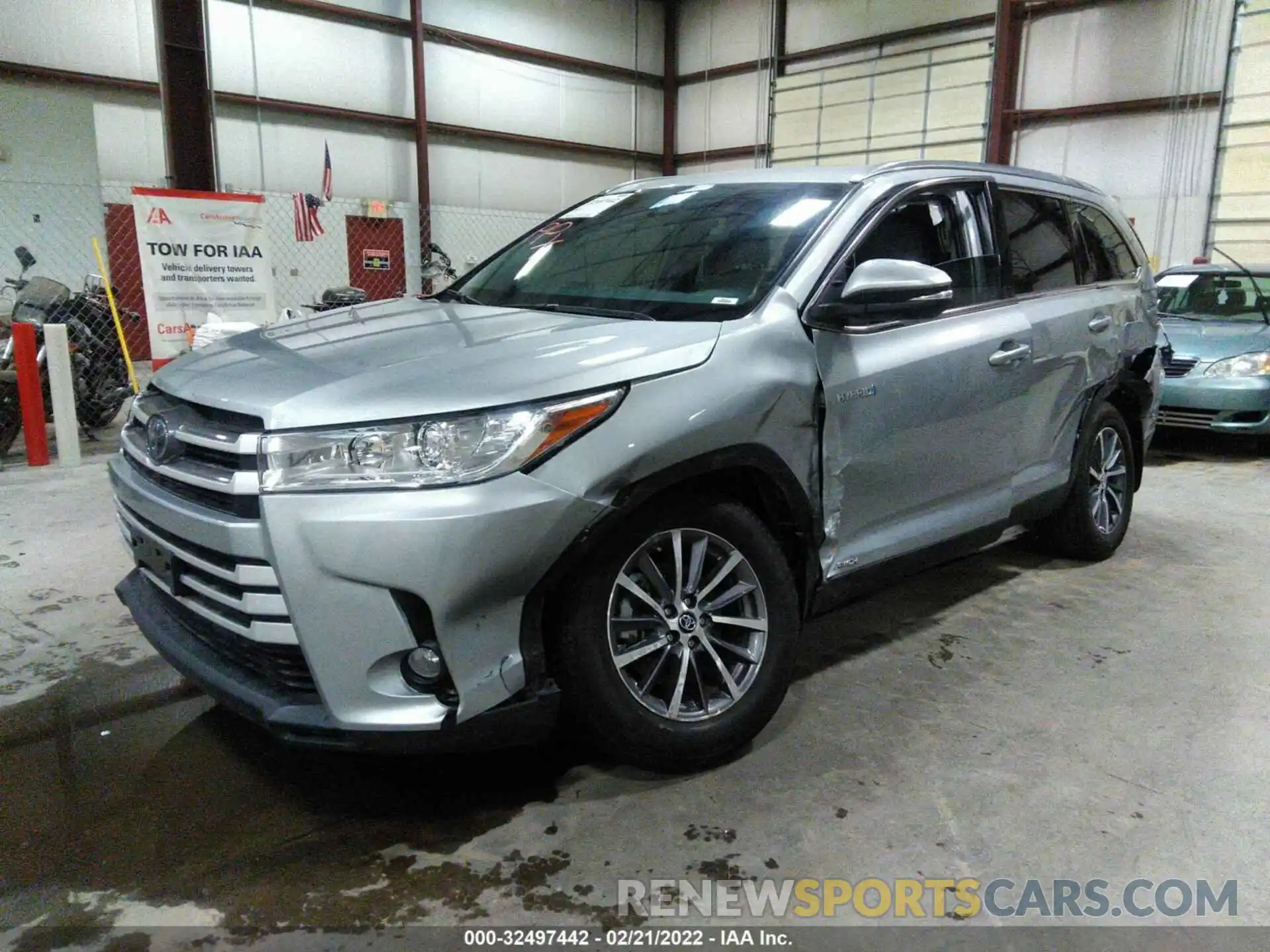 2 Photograph of a damaged car 5TDJGRFH9KS061185 TOYOTA HIGHLANDER 2019