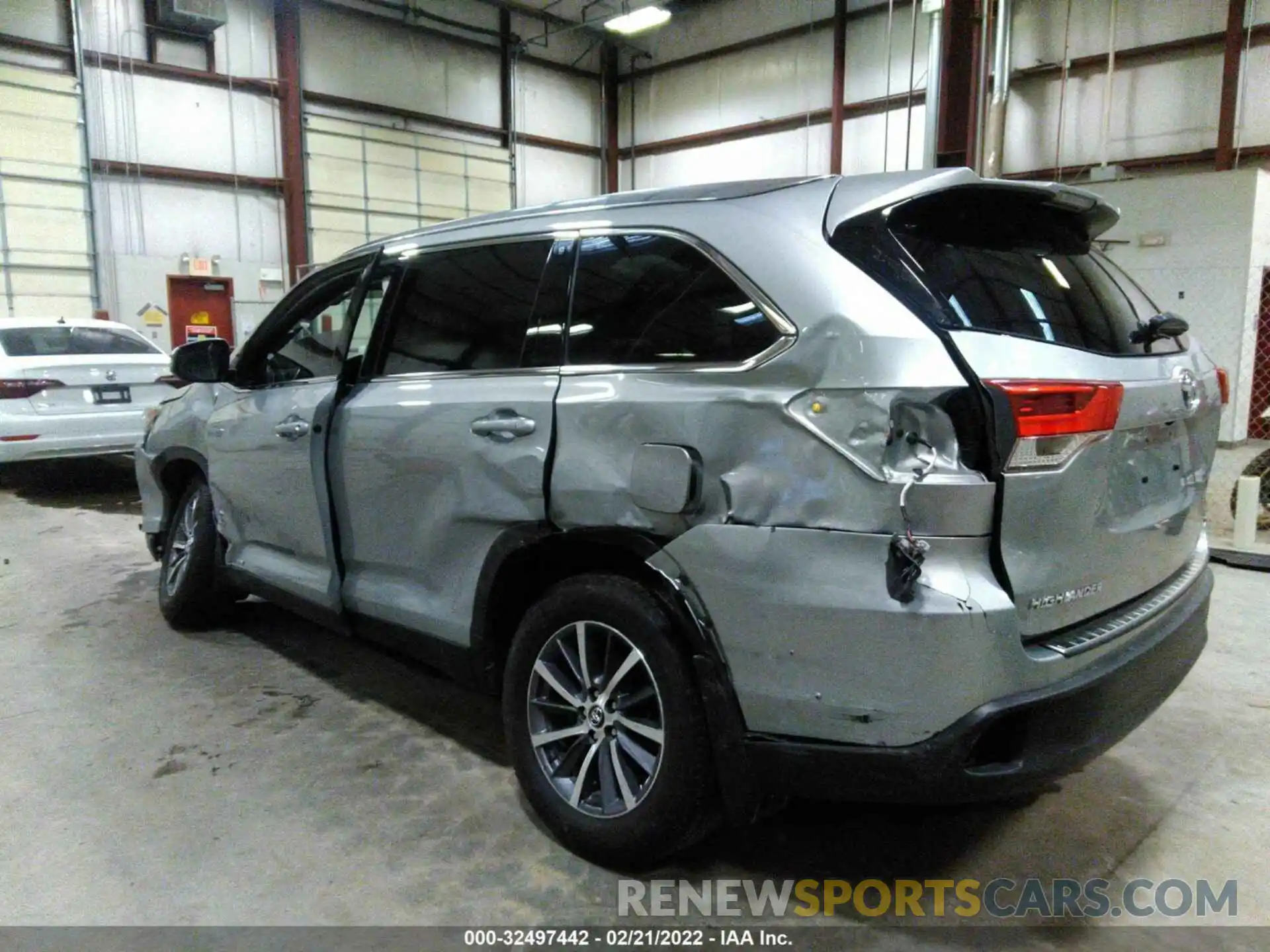 3 Photograph of a damaged car 5TDJGRFH9KS061185 TOYOTA HIGHLANDER 2019