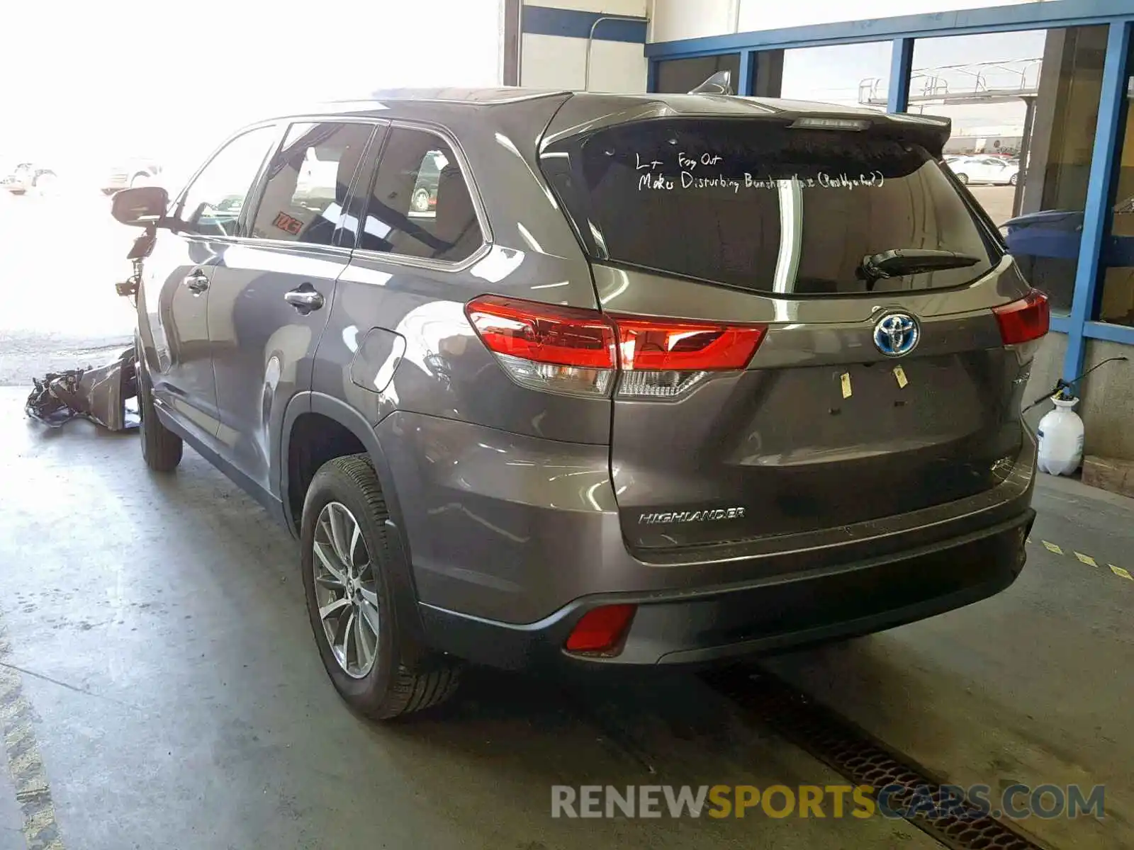 3 Photograph of a damaged car 5TDJGRFH9KS062207 TOYOTA HIGHLANDER 2019