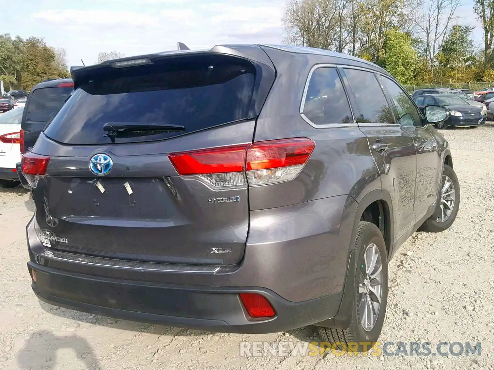 4 Photograph of a damaged car 5TDJGRFH9KS062529 TOYOTA HIGHLANDER 2019