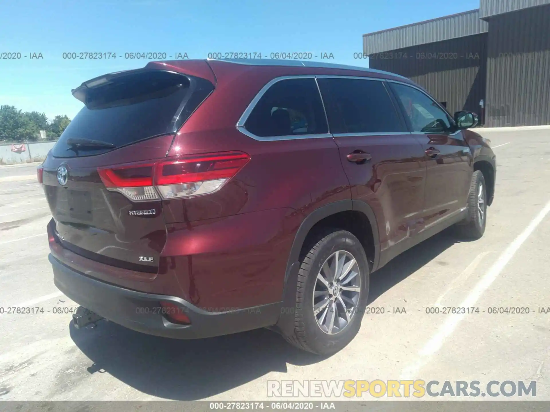 4 Photograph of a damaged car 5TDJGRFH9KS062630 TOYOTA HIGHLANDER 2019