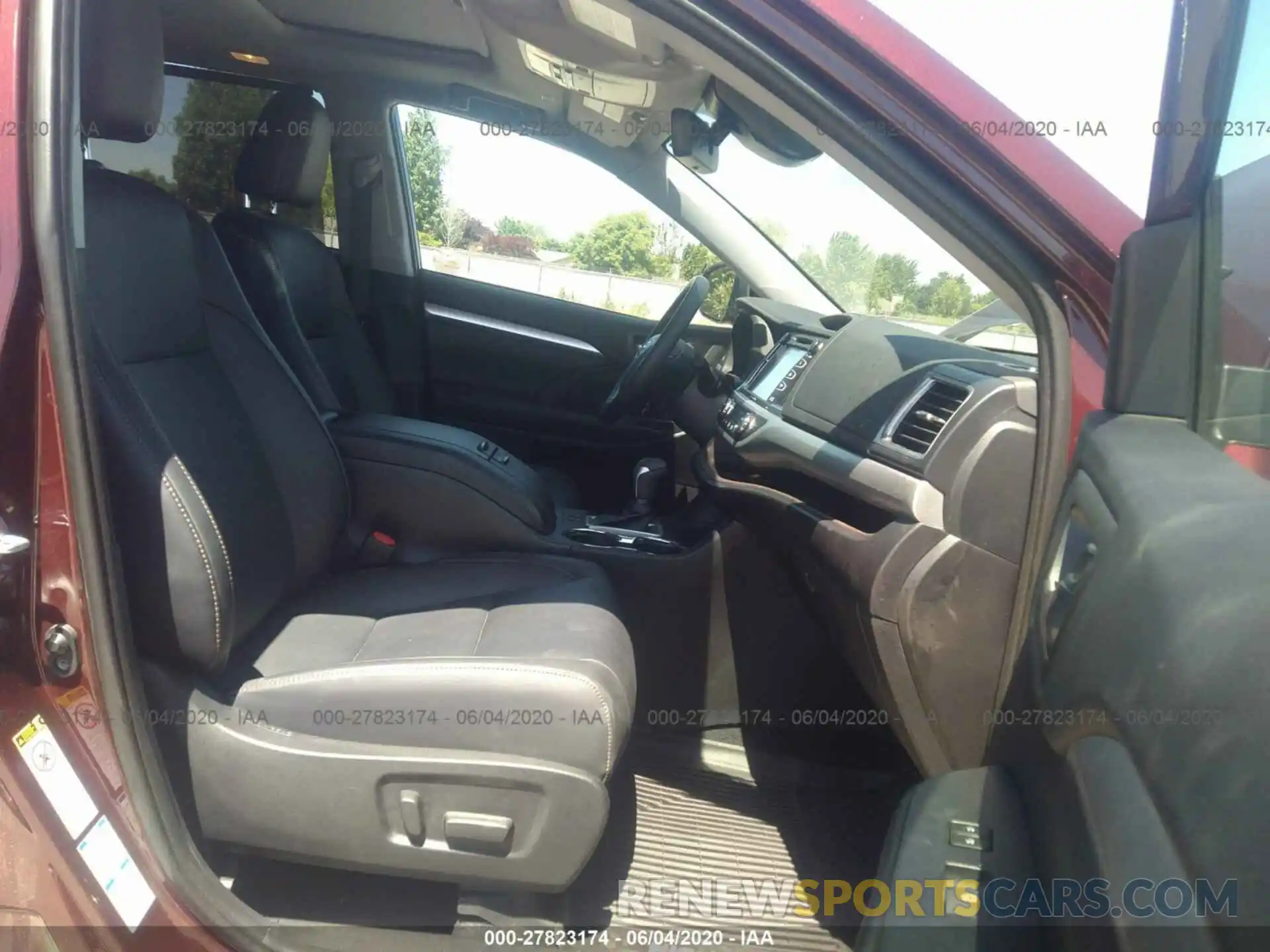 5 Photograph of a damaged car 5TDJGRFH9KS062630 TOYOTA HIGHLANDER 2019