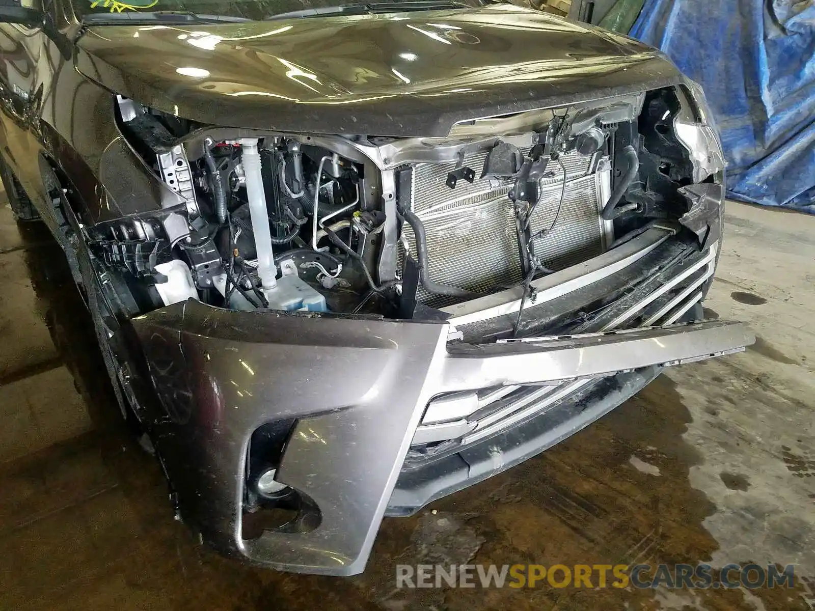 9 Photograph of a damaged car 5TDJGRFH9KS062952 TOYOTA HIGHLANDER 2019