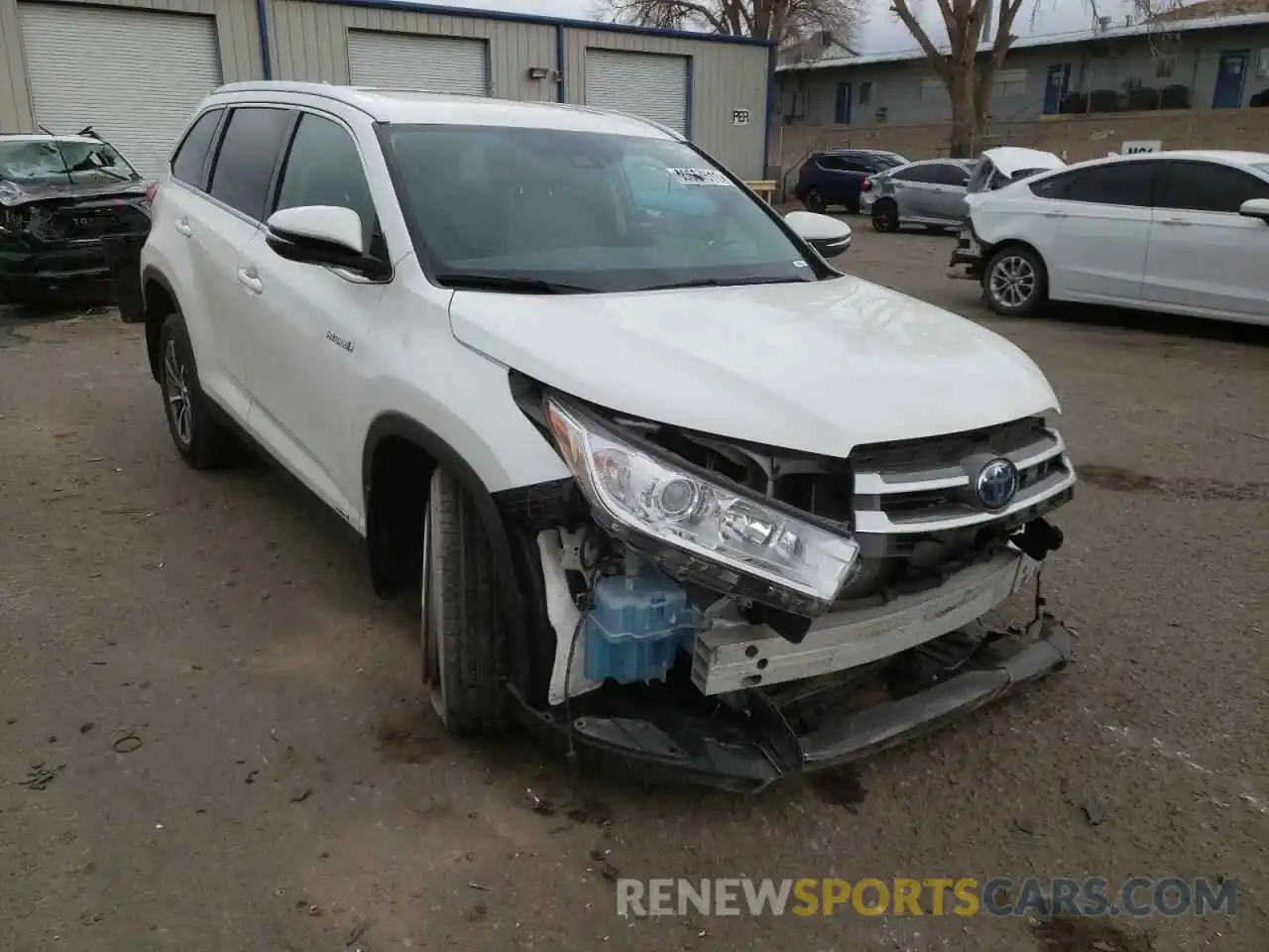 1 Photograph of a damaged car 5TDJGRFH9KS063616 TOYOTA HIGHLANDER 2019