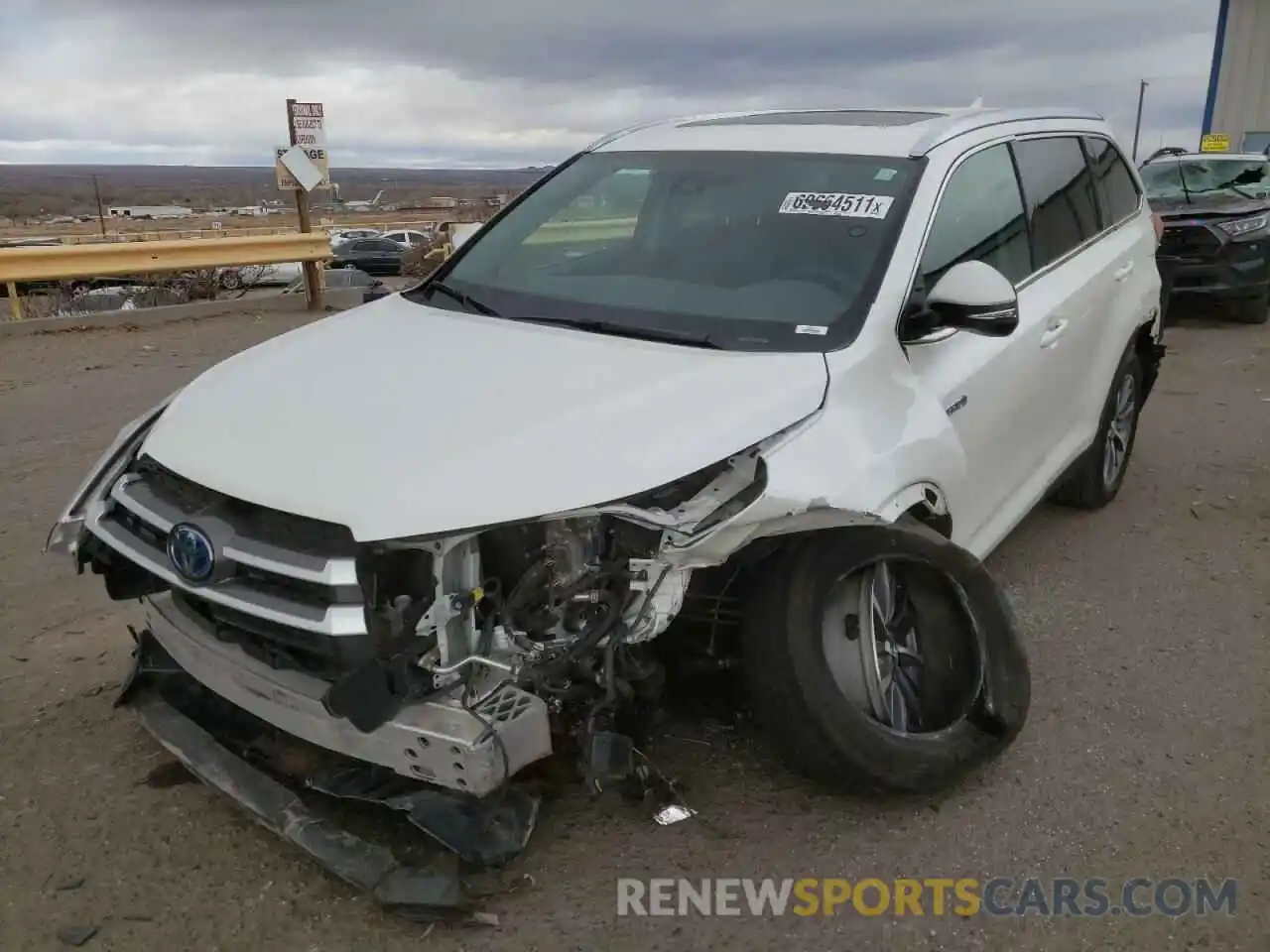 2 Photograph of a damaged car 5TDJGRFH9KS063616 TOYOTA HIGHLANDER 2019