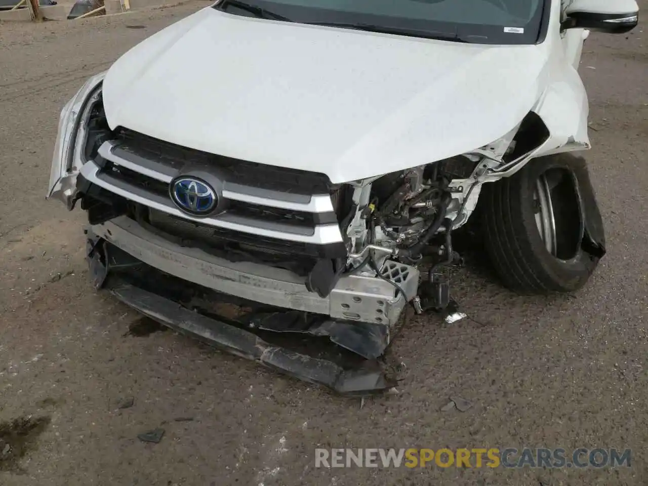 9 Photograph of a damaged car 5TDJGRFH9KS063616 TOYOTA HIGHLANDER 2019